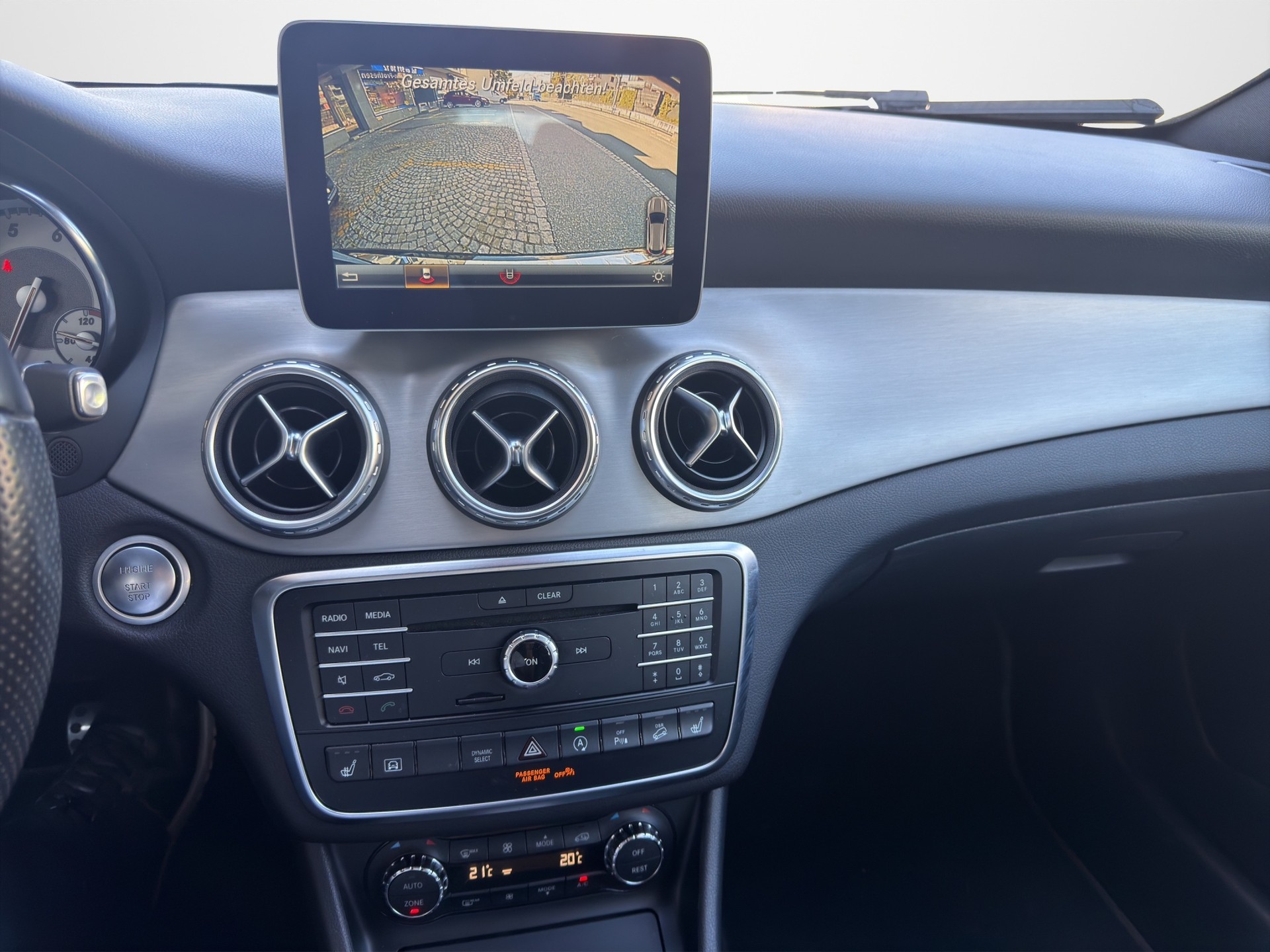 MERCEDES-BENZ GLA 250 AMG Line 4Matic 7G-DCT-image-11