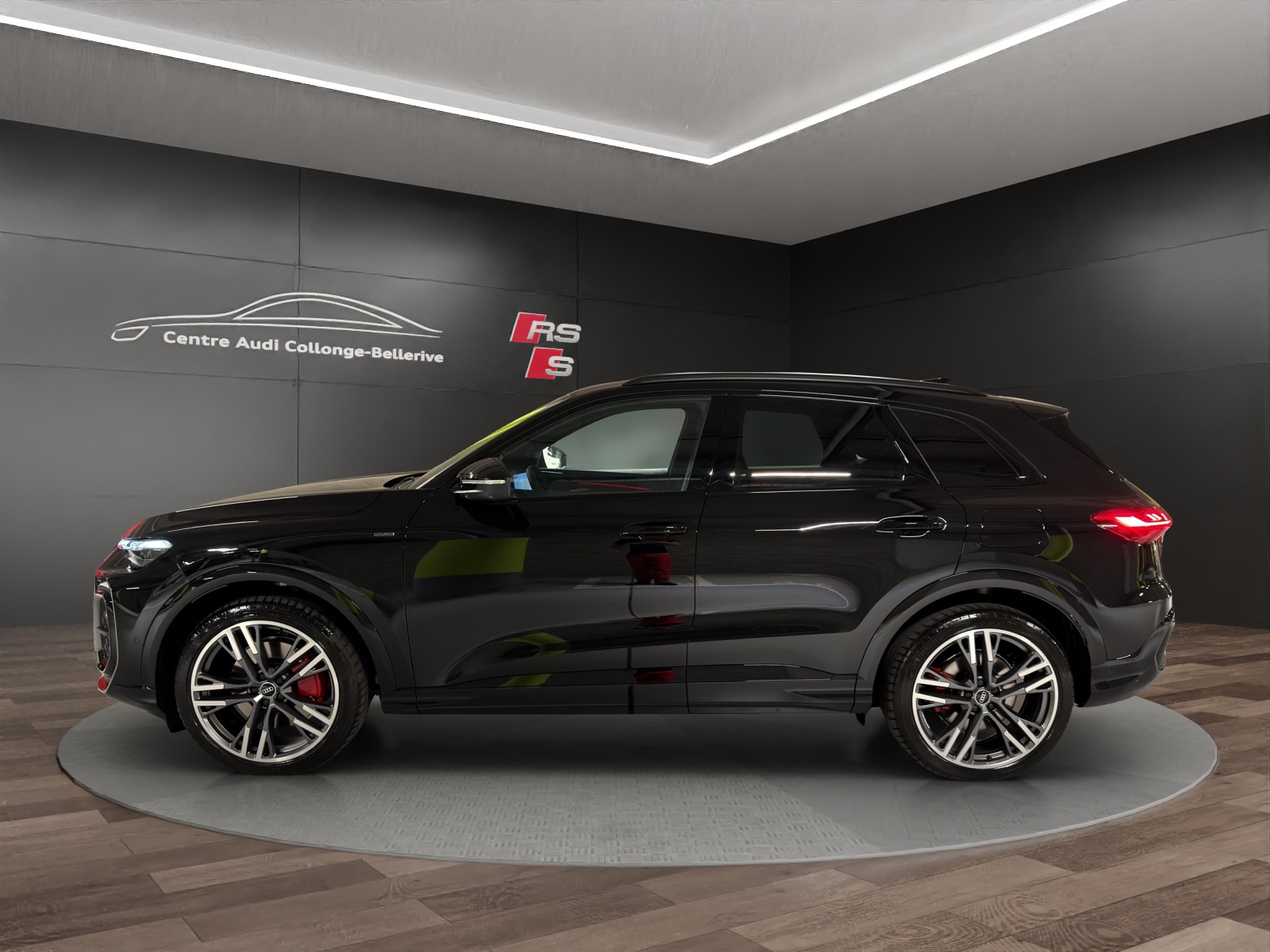 AUDI Q5 e-hybrid quattro 220 kW S-tronic-showroom-element-2