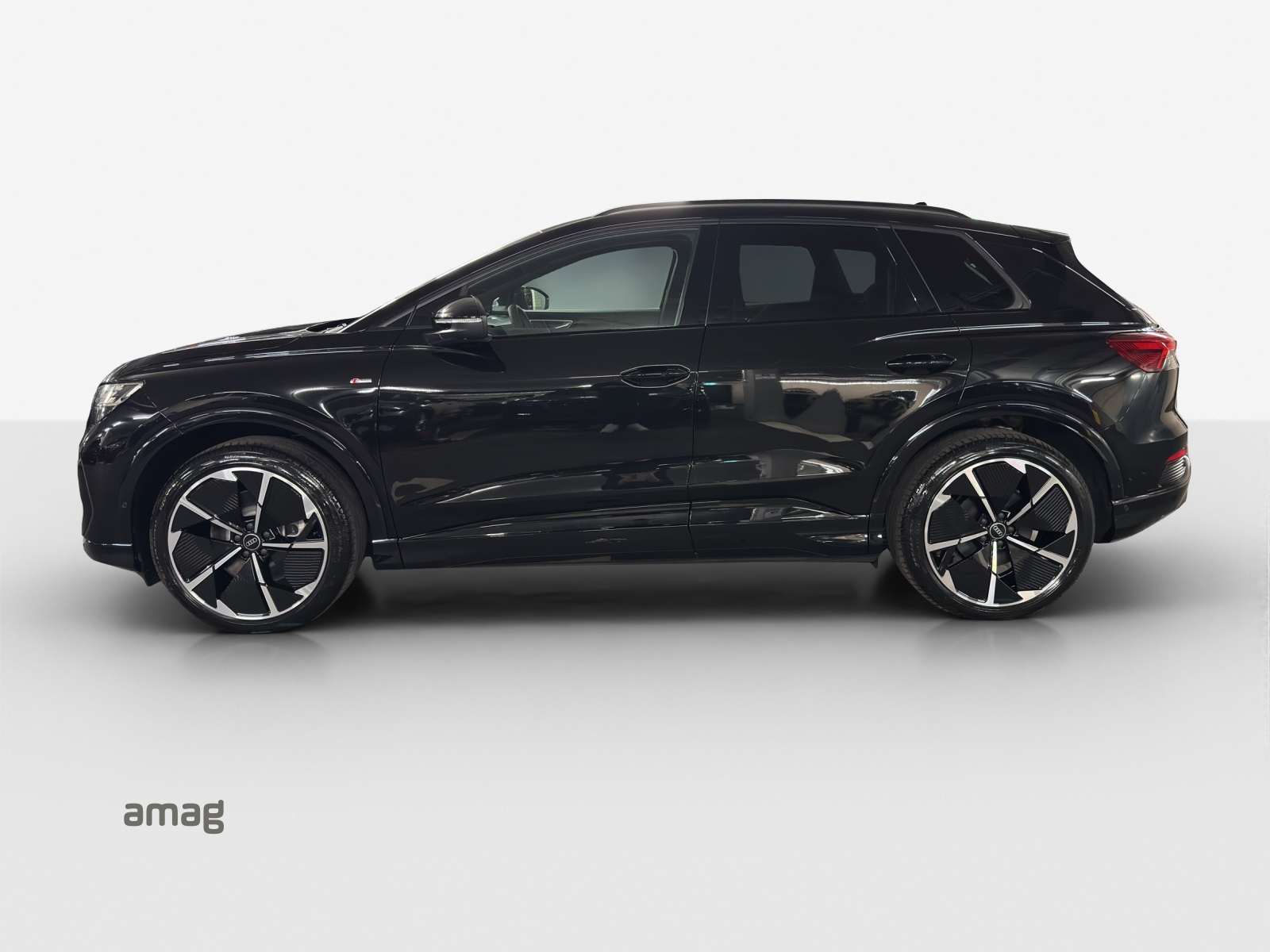 AUDI Q4 e-tron 45 Attraction quattro-showroom-element-1