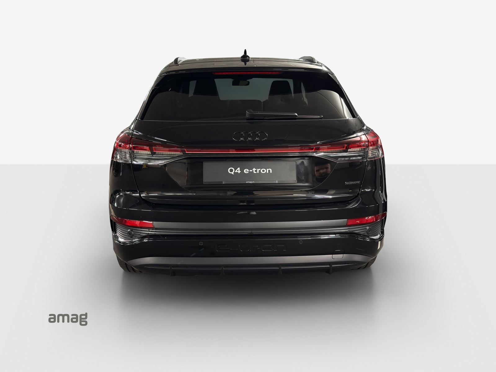 AUDI Q4 e-tron 45 Attraction quattro-showroom-element-3