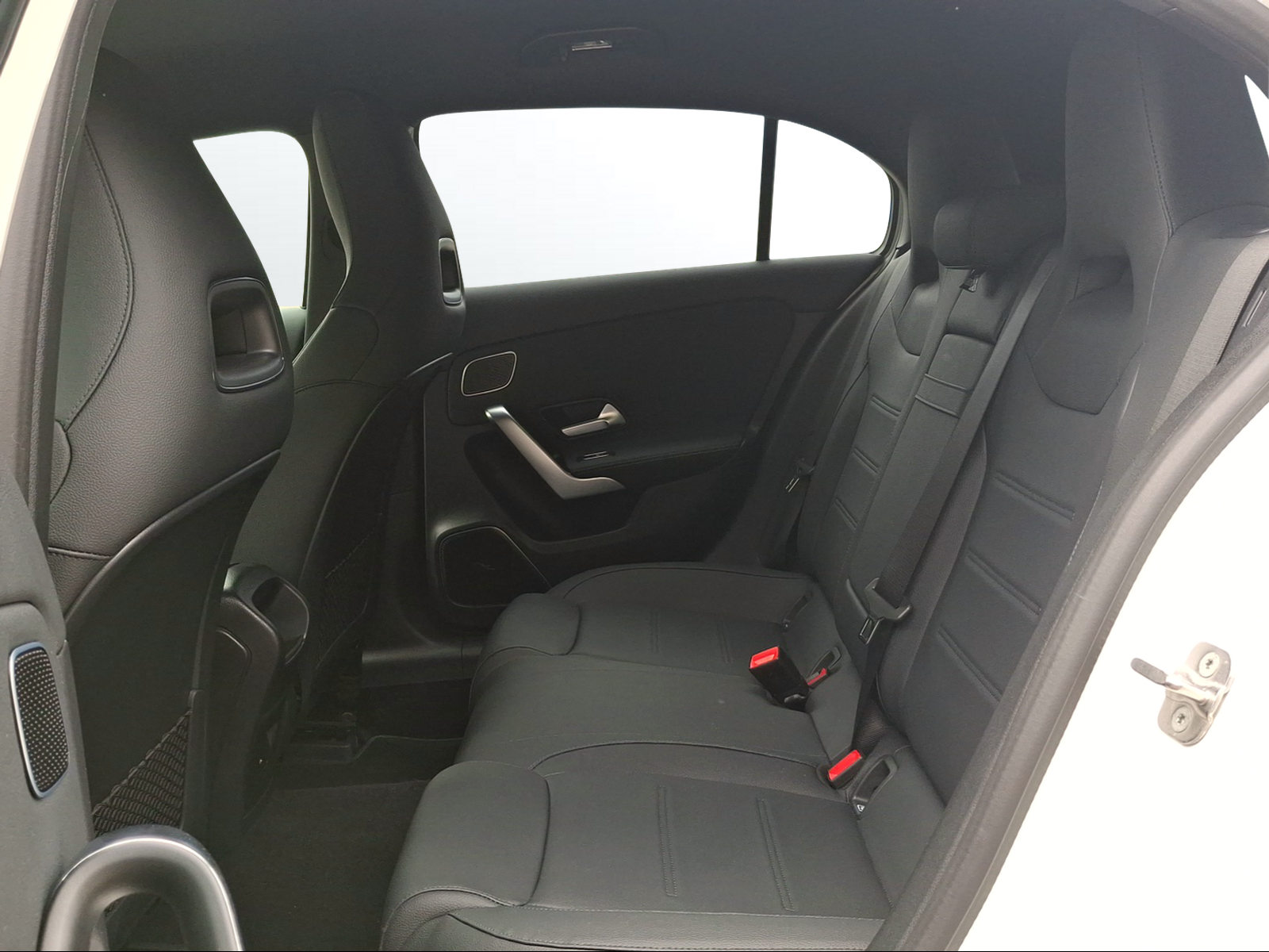 MERCEDES-BENZ A 200 7G-DCT-image-11
