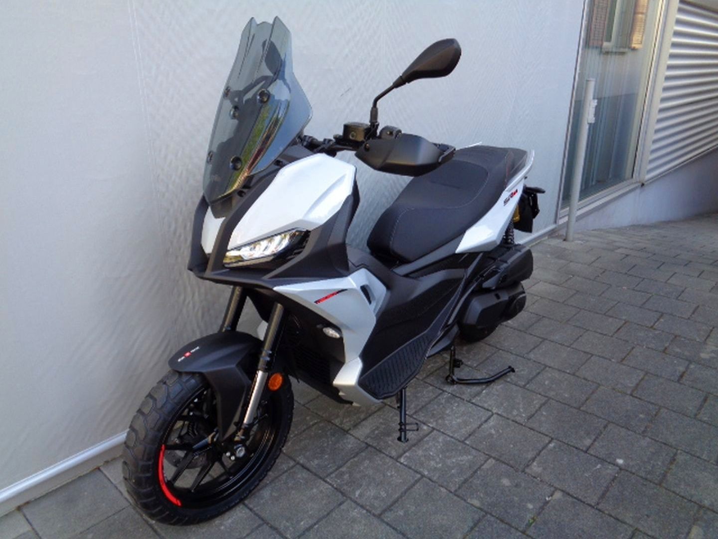 APRILIA SR GT400 E5-image-1