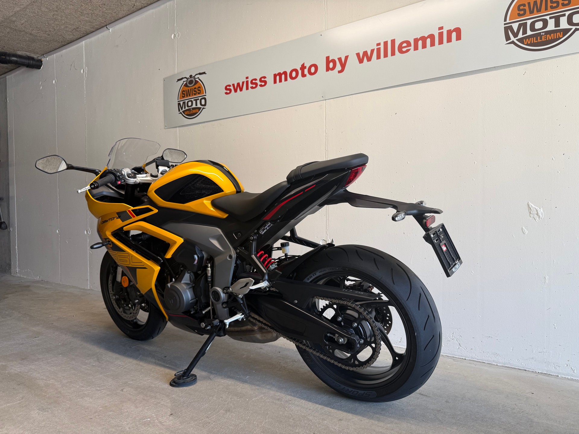 TRIUMPH Daytona 660-image-2