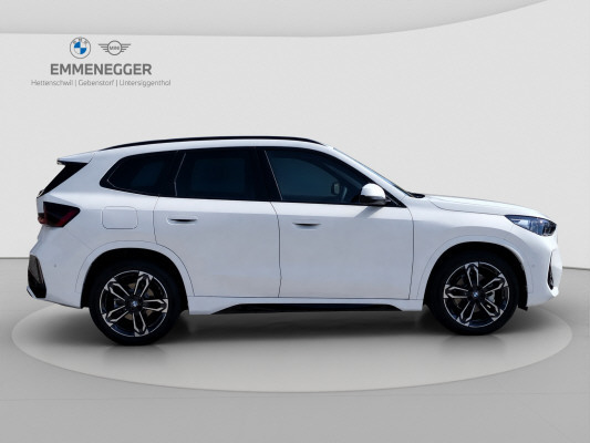 BMW iX1 eDrive 20 M Sport-image-4