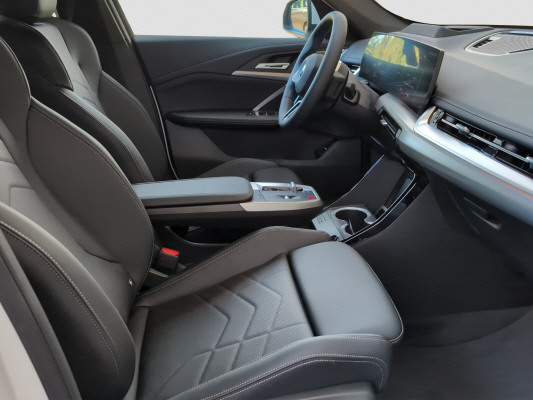 BMW iX1 eDrive 20 M Sport-image-8