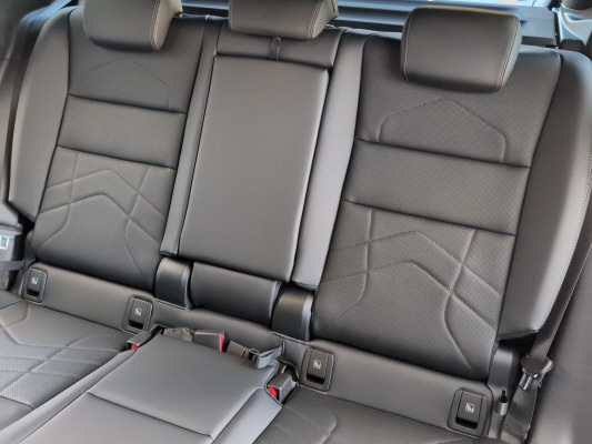 BMW iX1 eDrive 20 M Sport-image-9