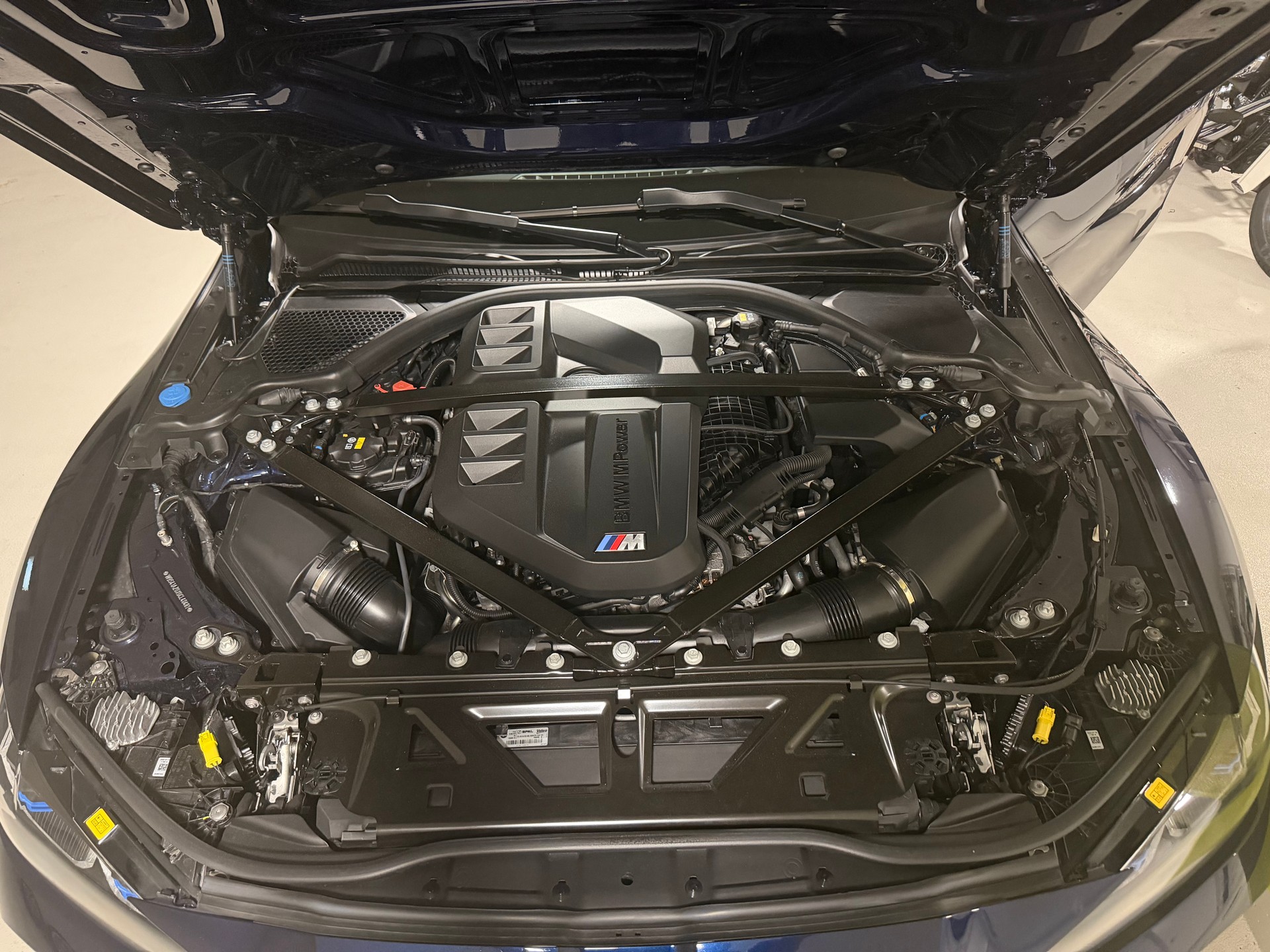 BMW M4 Competition xDrive-image-18