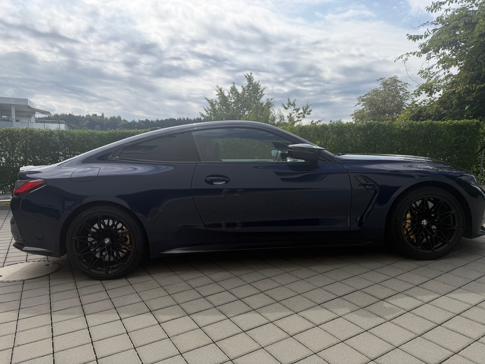 BMW M4 Competition xDrive-image-5