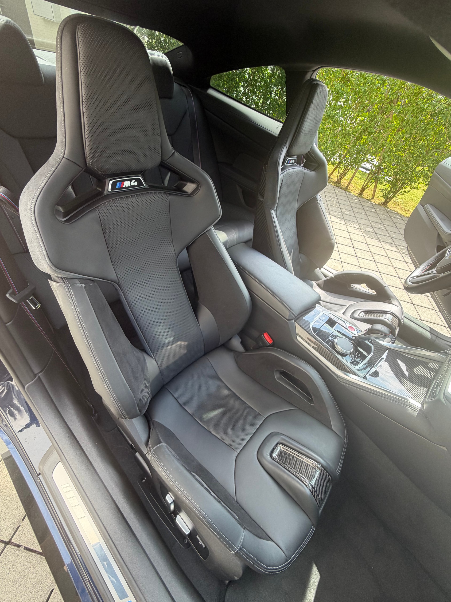 BMW M4 Competition xDrive-image-15