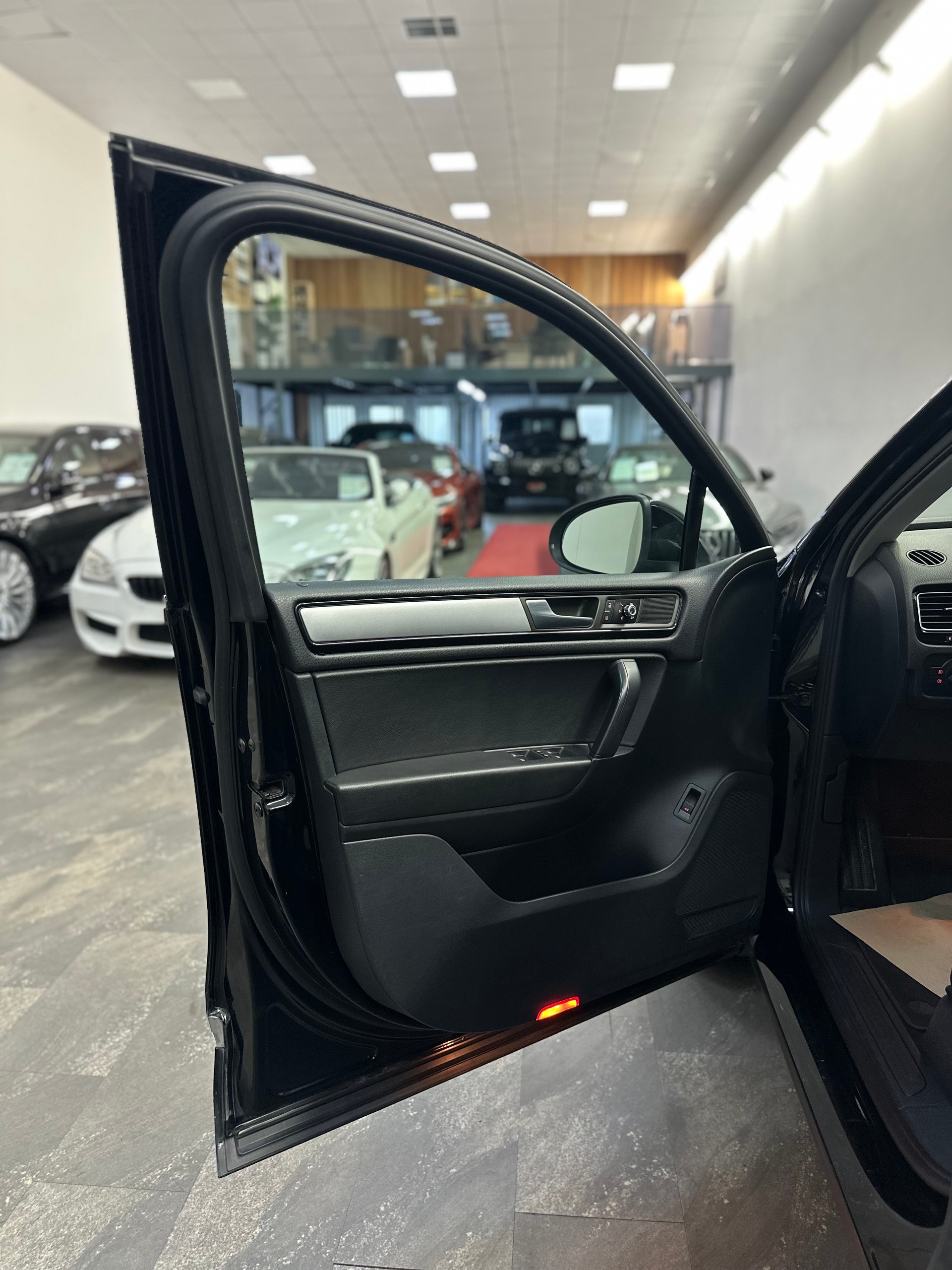 VW Touareg 3.0 TDI BlueMotion Technology Tiptronic-image-16