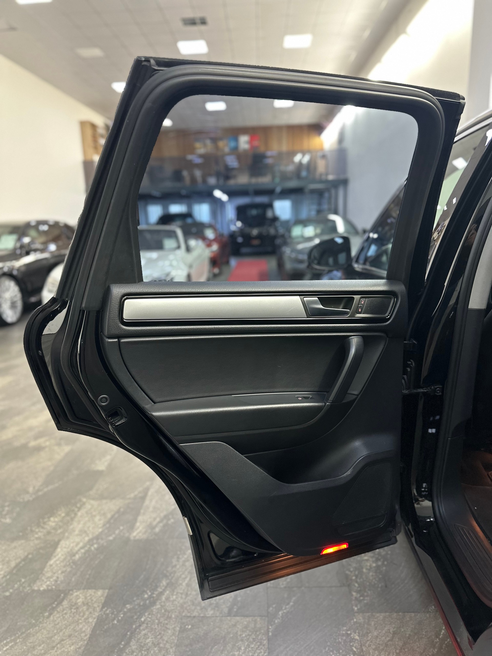 VW Touareg 3.0 TDI BlueMotion Technology Tiptronic-image-17