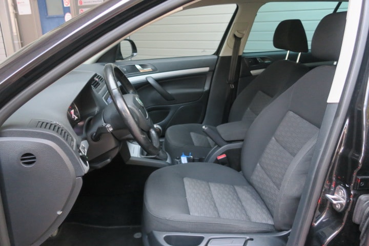 SKODA Octavia Combi 1.8 TSI Adventure 4x4-image-6