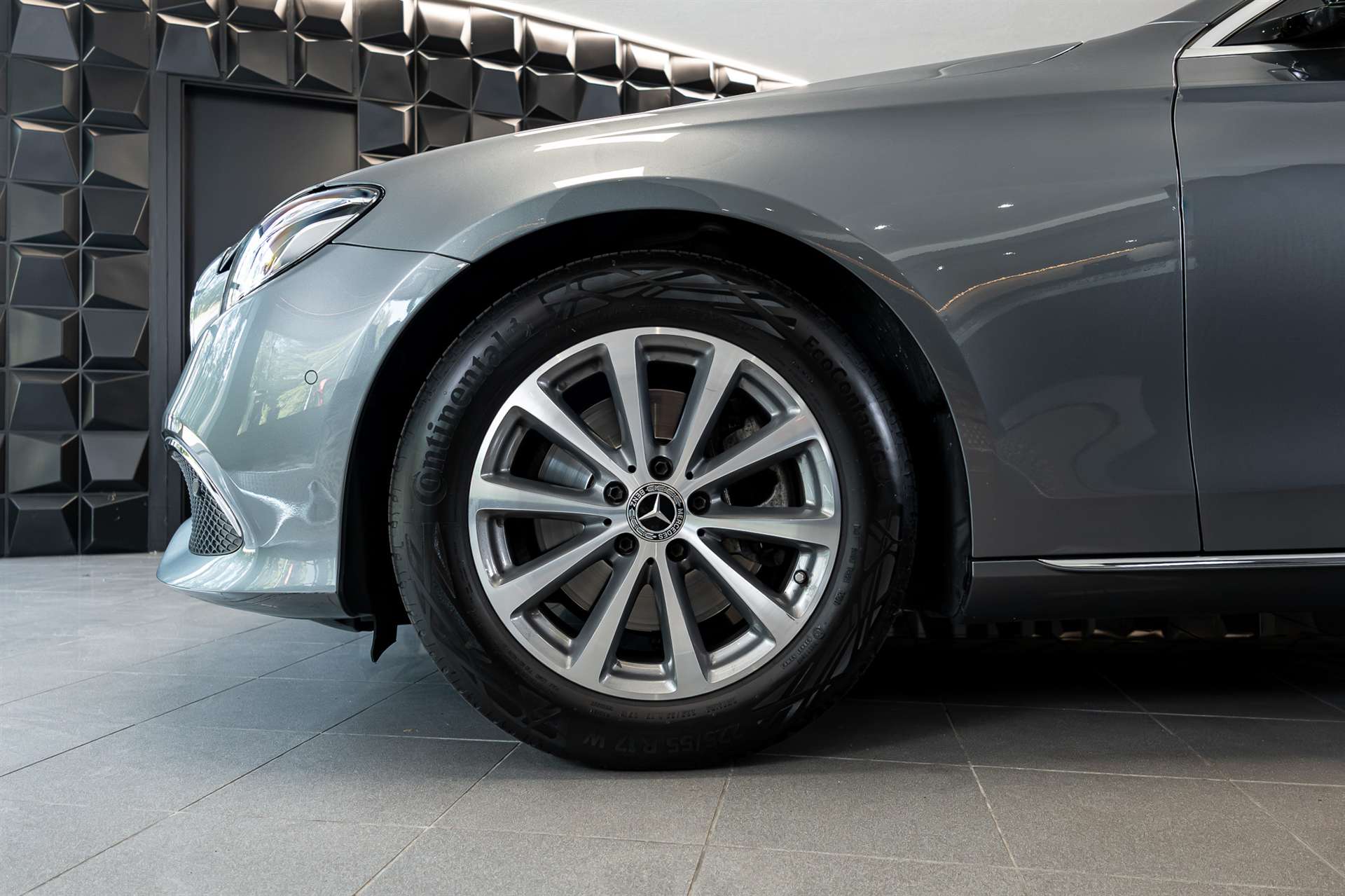 MERCEDES-BENZ E 200 Avantgarde 4 Matic 9G-Tronic-image-25