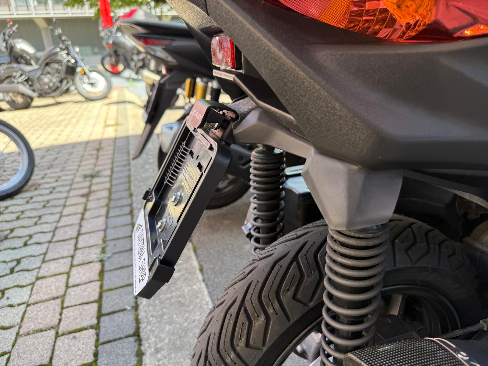 YAMAHA X-Max 300 Iron Max ABS-image-12