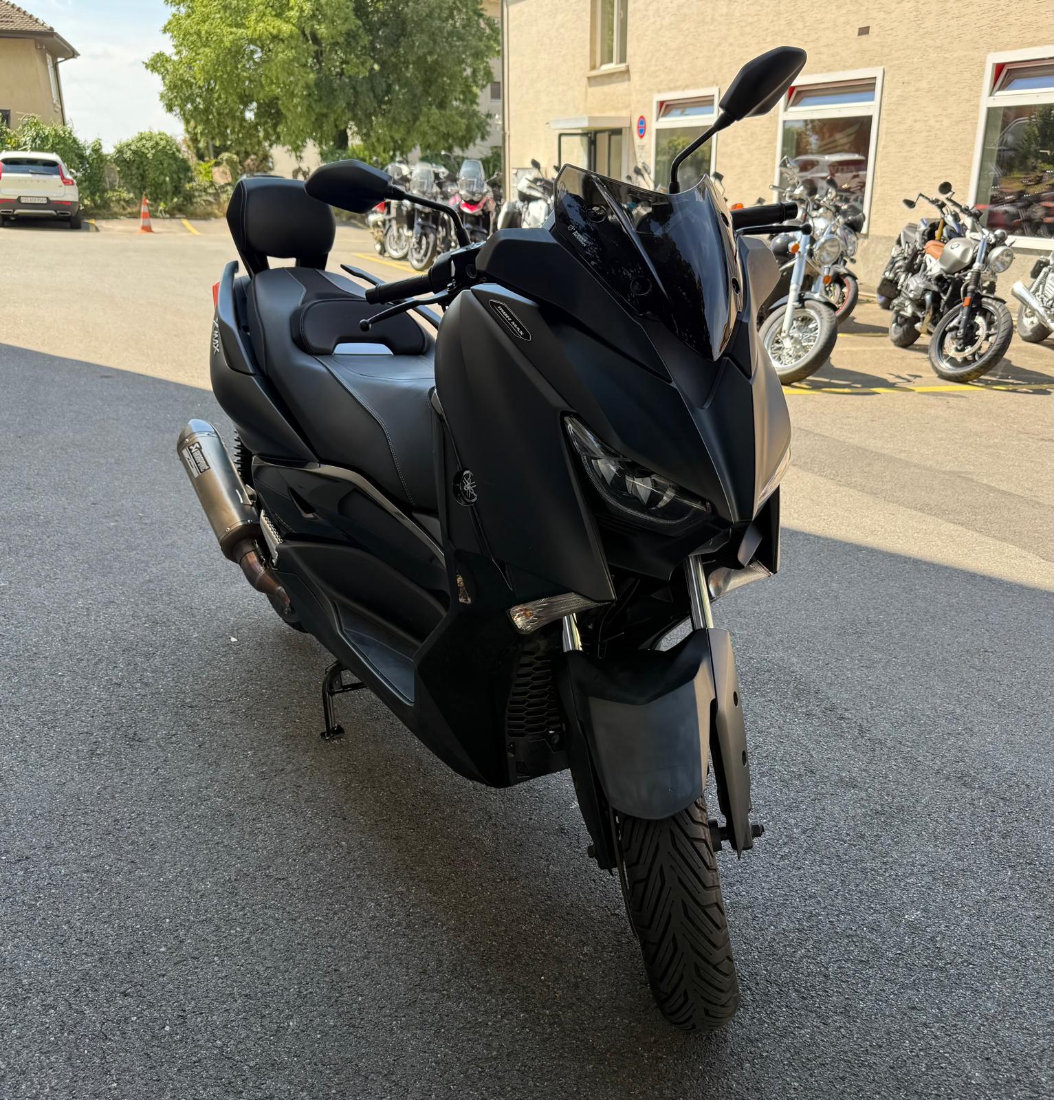 YAMAHA X-Max 300 Iron Max ABS-showroom-element-1