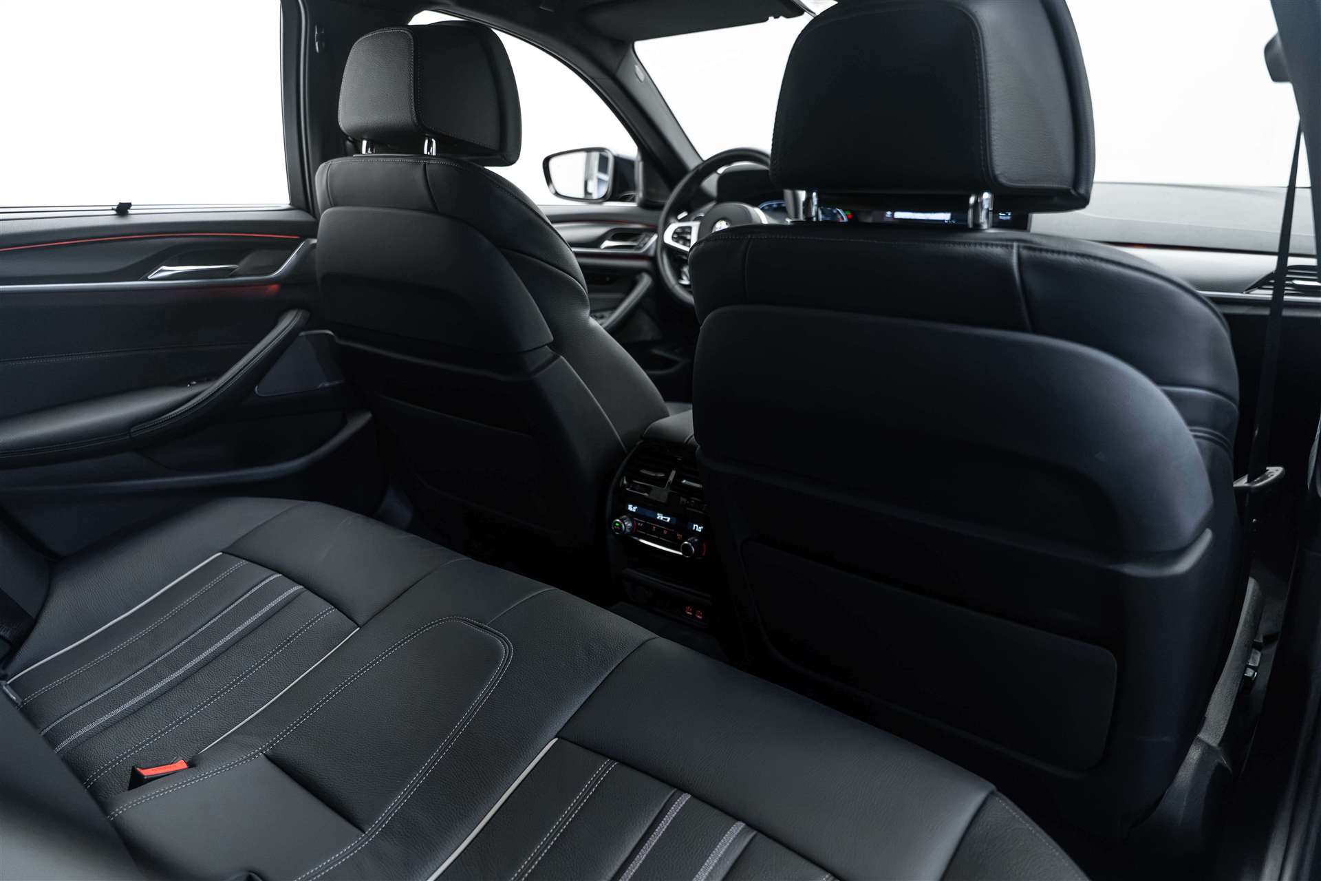 BMW BMW 540d xDrive 48V Touring M Sport Steptronic-image-12