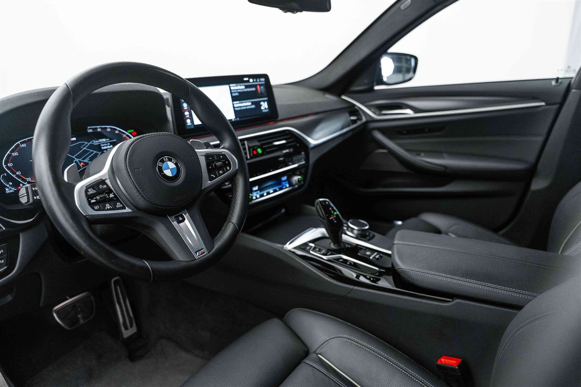BMW BMW 540d xDrive 48V Touring M Sport Steptronic-image-7