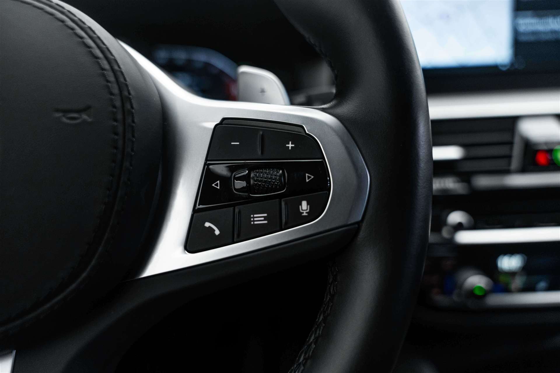 BMW BMW 540d xDrive 48V Touring M Sport Steptronic-image-17