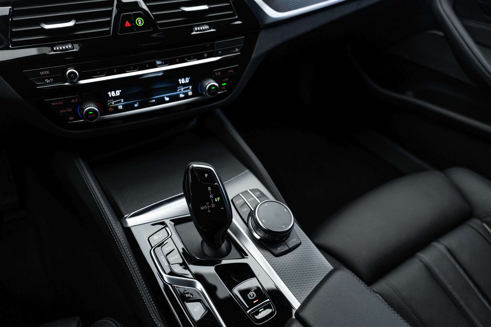 BMW BMW 540d xDrive 48V Touring M Sport Steptronic-image-29
