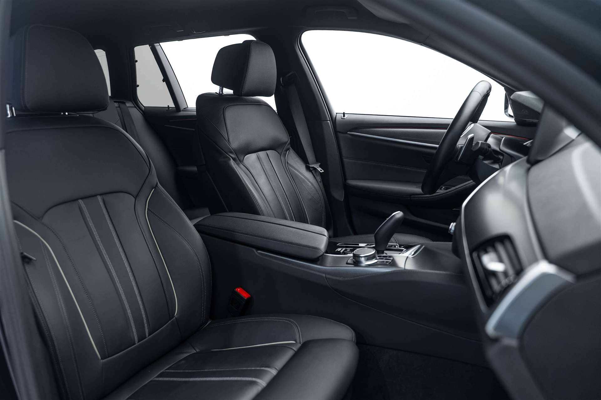 BMW BMW 540d xDrive 48V Touring M Sport Steptronic-image-11