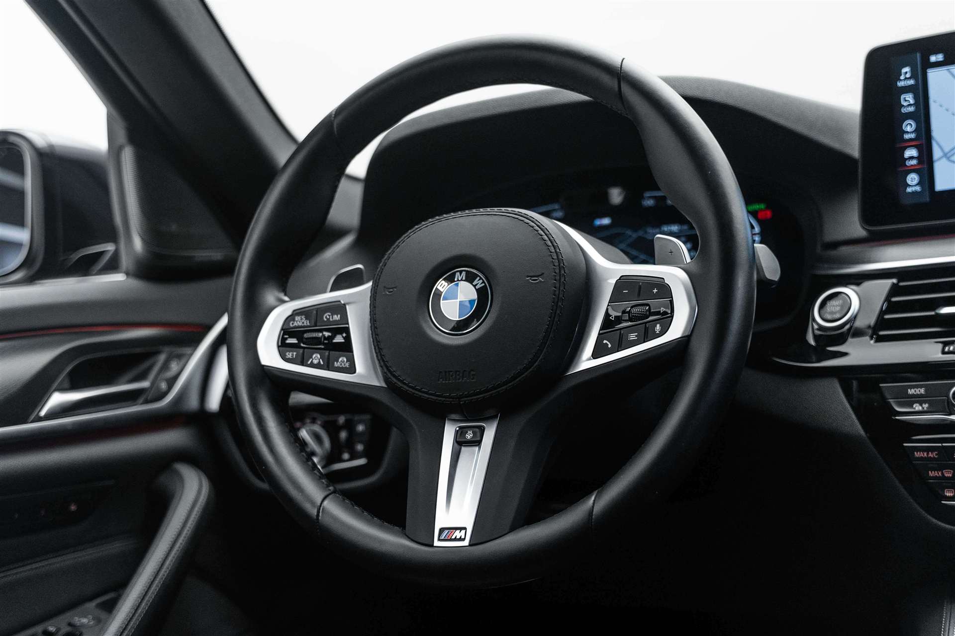 BMW BMW 540d xDrive 48V Touring M Sport Steptronic-image-9