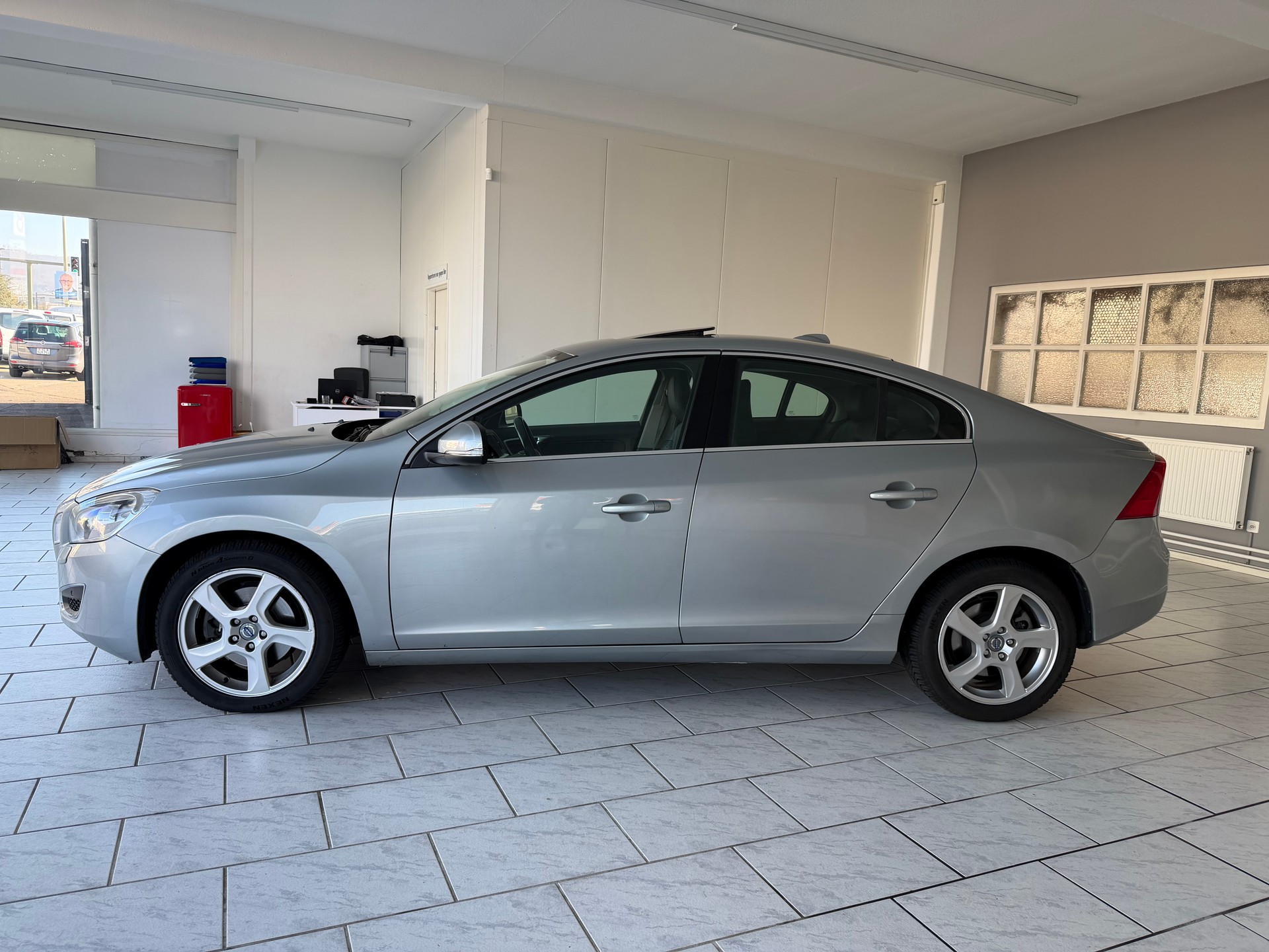 VOLVO S60 T4 Summum Powershift-showroom-element-1
