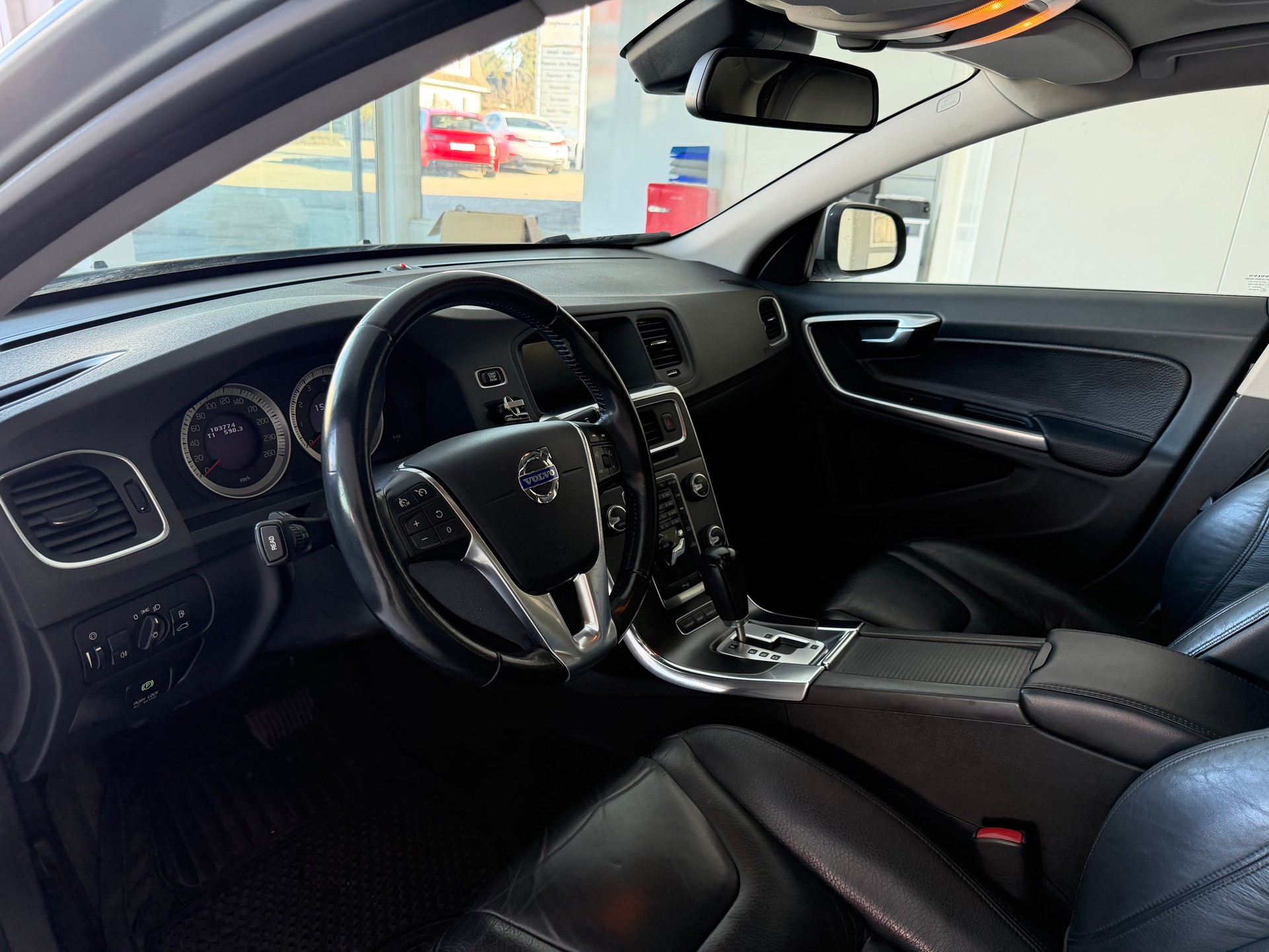 VOLVO S60 T4 Summum Powershift-image-11