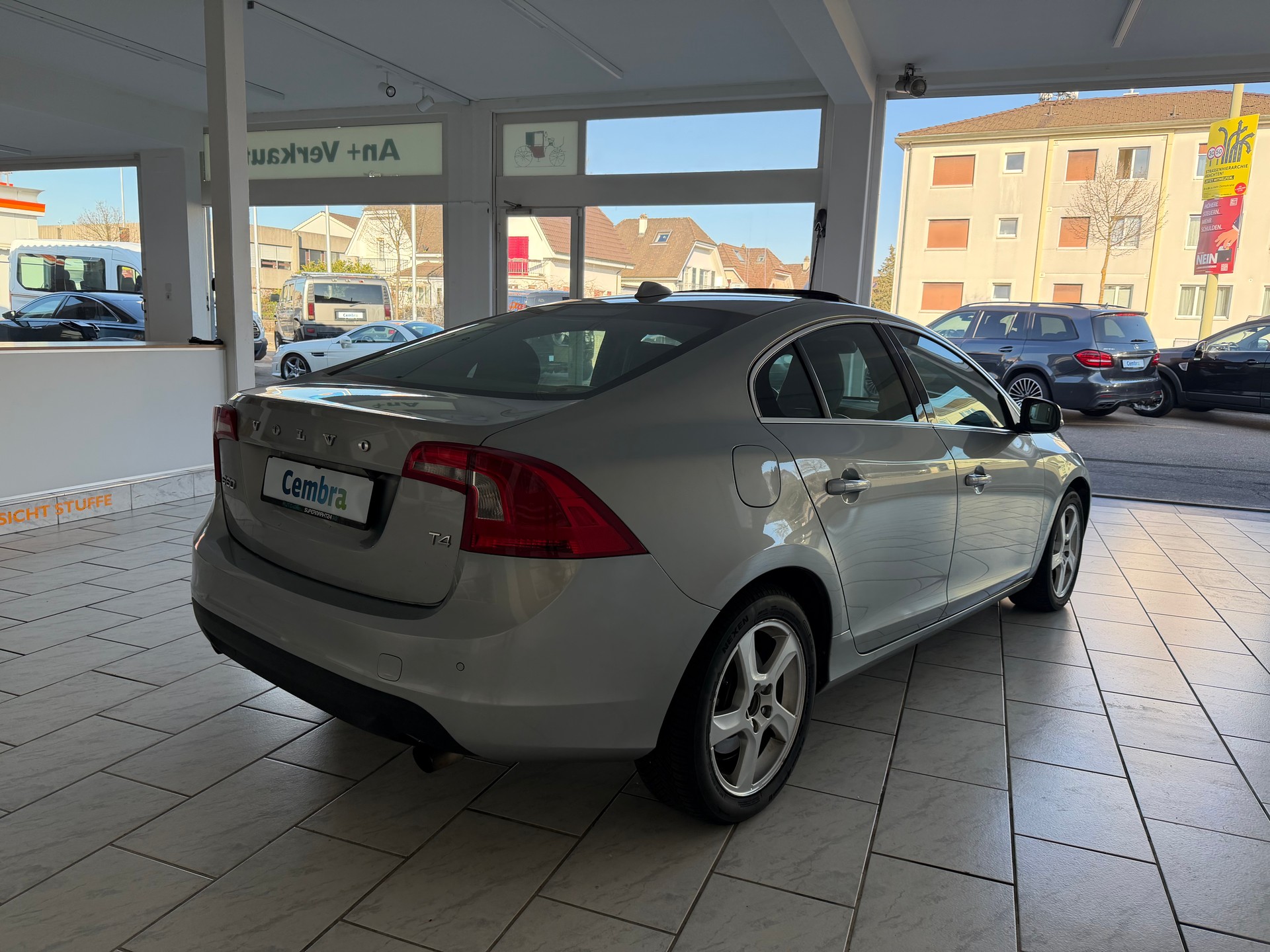 VOLVO S60 T4 Summum Powershift-showroom-element-3