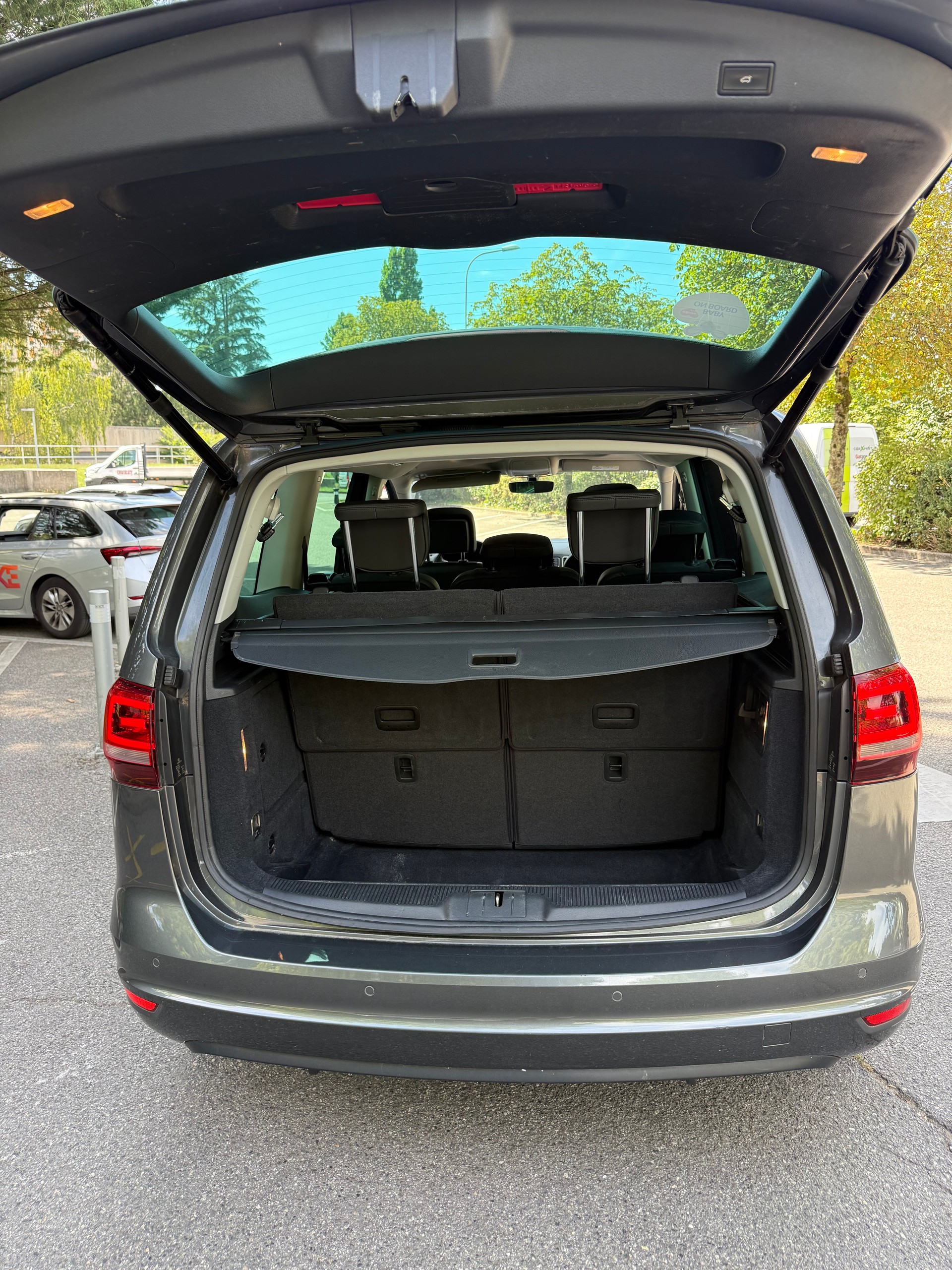 VW Sharan 2.0 TDI BMT Highline DSG -7 Places-showroom-element-1