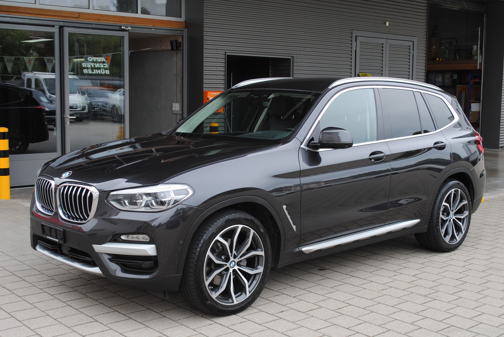 BMW X3 xDrive 20i xLine Steptronic-showroom-element-3