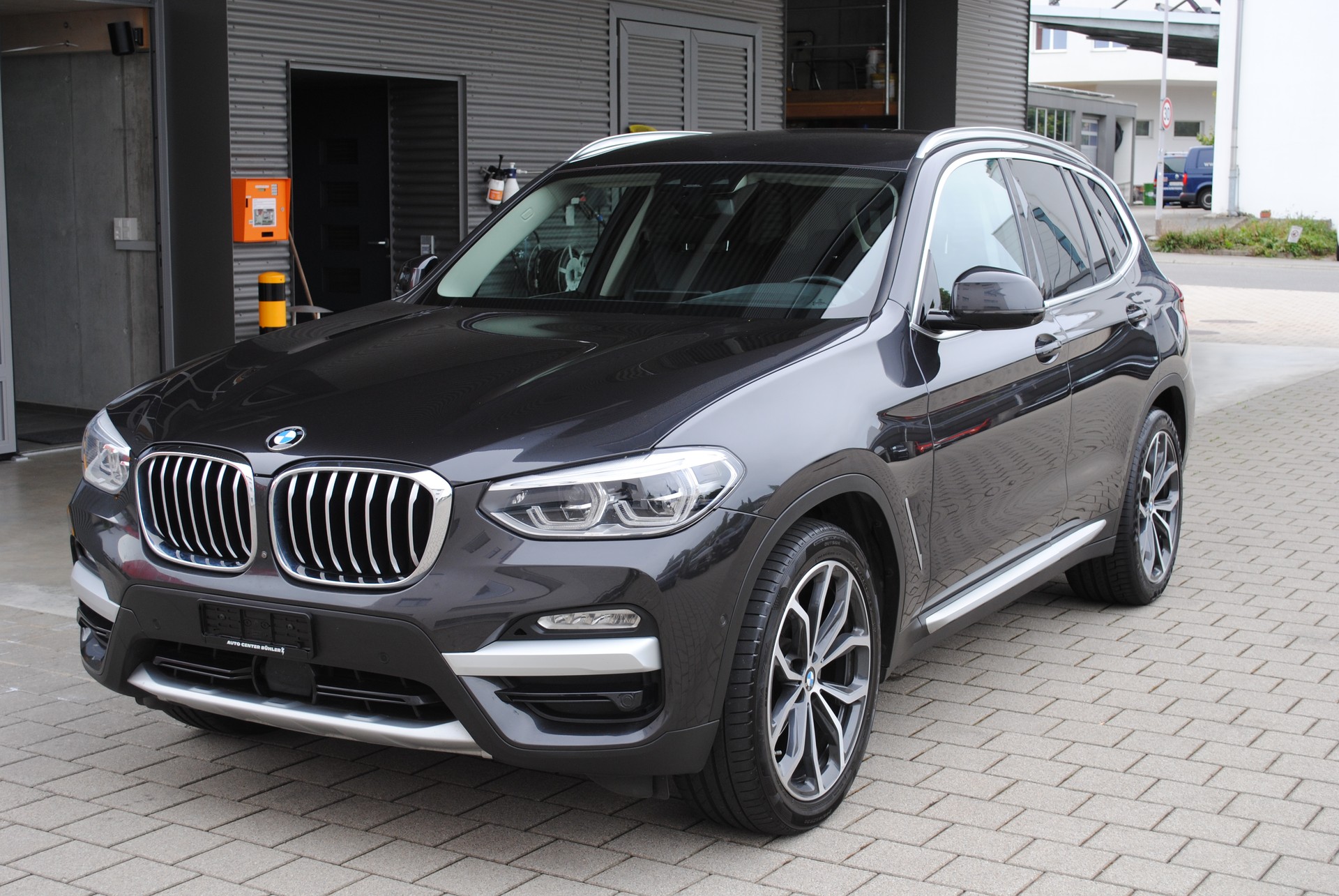 BMW X3 xDrive 20i xLine Steptronic-showroom-element-2