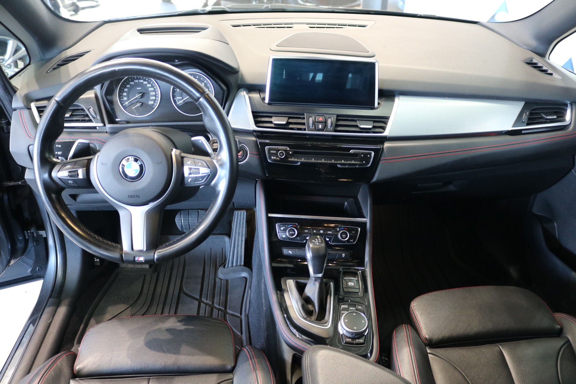 BMW 220i Gran Tourer M Sport Steptronic-showroom-element-1