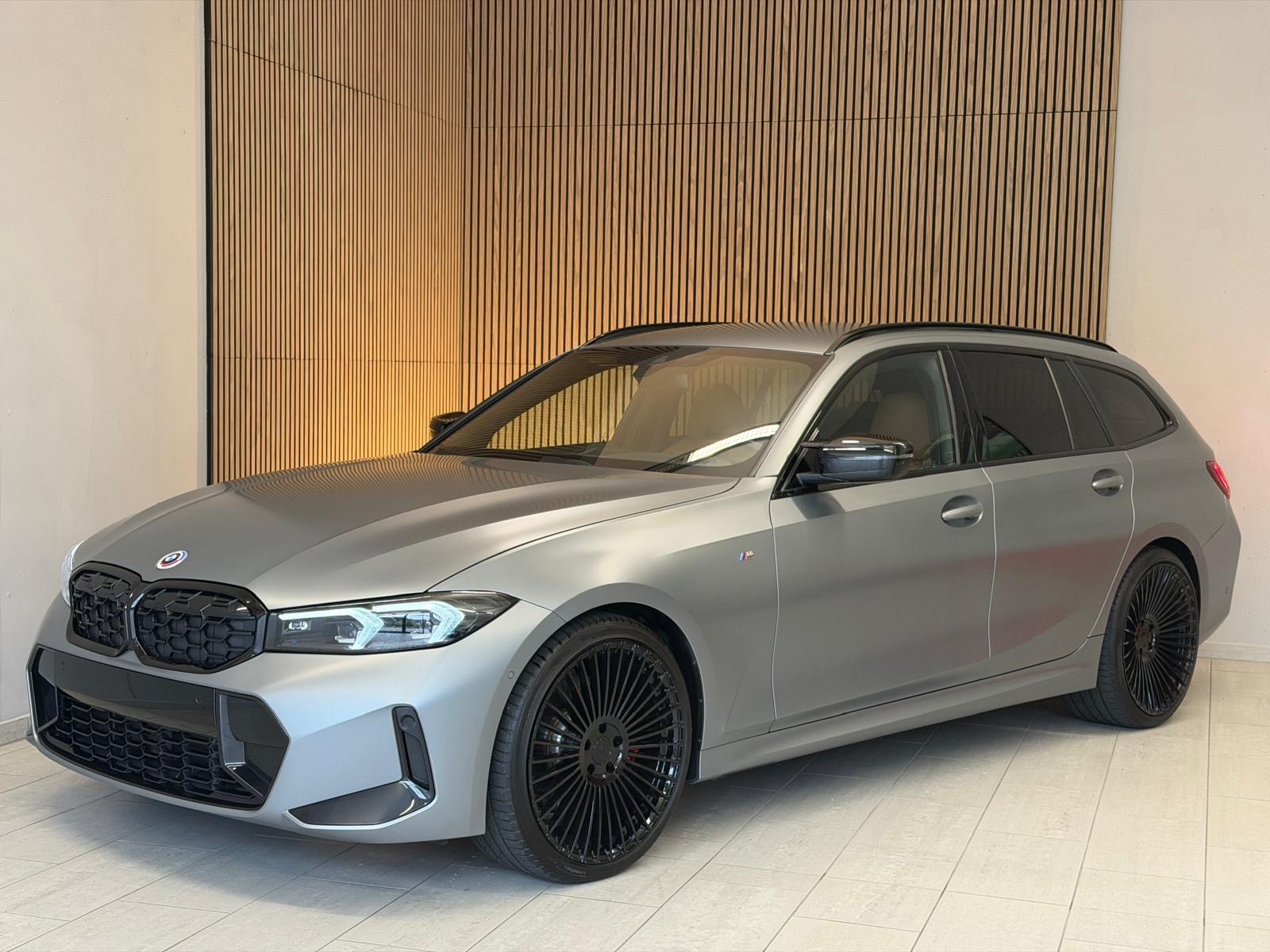 BMW M340i xDrive 48V Touring Steptronic M Sport Pro INDIVIDUAL FROZEN PURE GREY-showroom-element-2