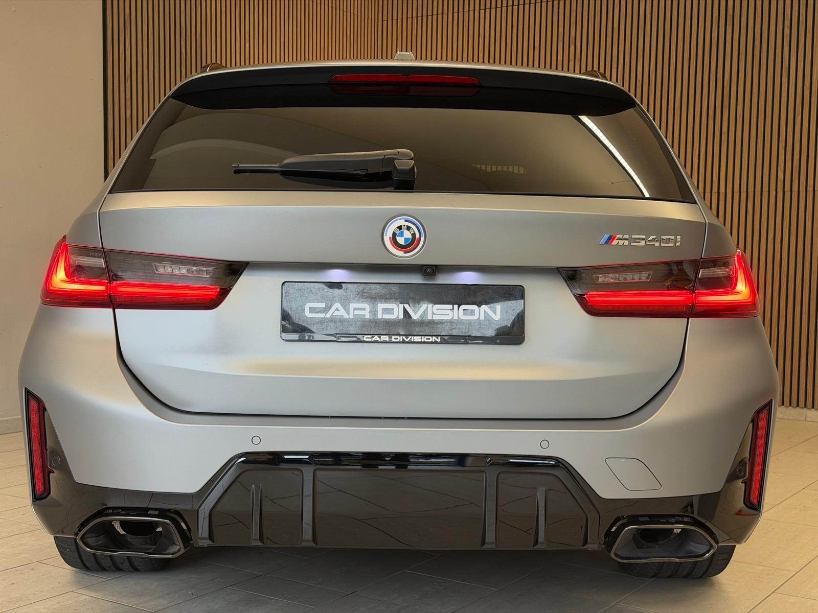 BMW M340i xDrive 48V Touring Steptronic M Sport Pro INDIVIDUAL FROZEN PURE GREY-image-9