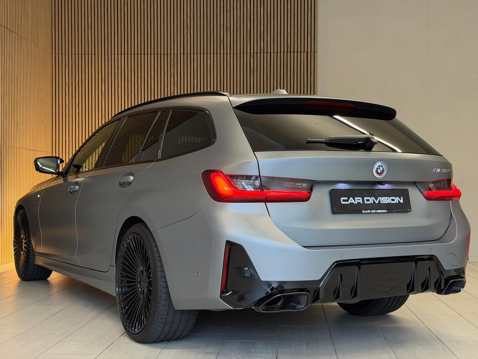 BMW M340i xDrive 48V Touring Steptronic M Sport Pro INDIVIDUAL FROZEN PURE GREY-image-10