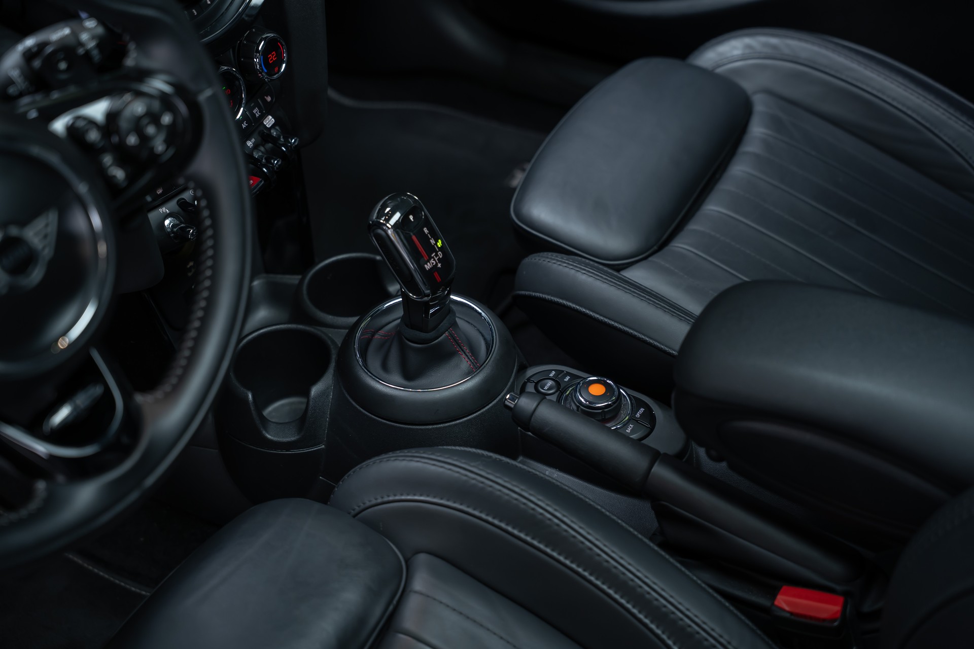 MINI Mini Cooper S SDKG / CH-Fahrzeug / Panorama / Rückfahrkamera-image-11