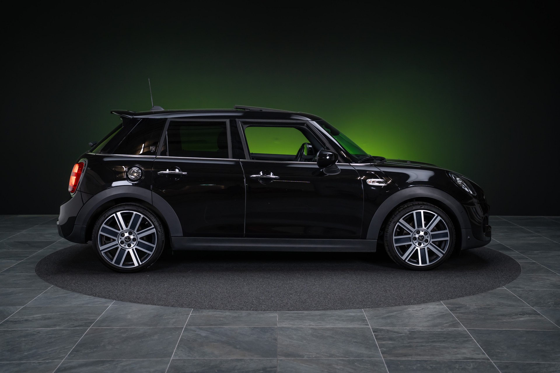 MINI Mini Cooper S SDKG / CH-Fahrzeug / Panorama / Rückfahrkamera-showroom-element-3