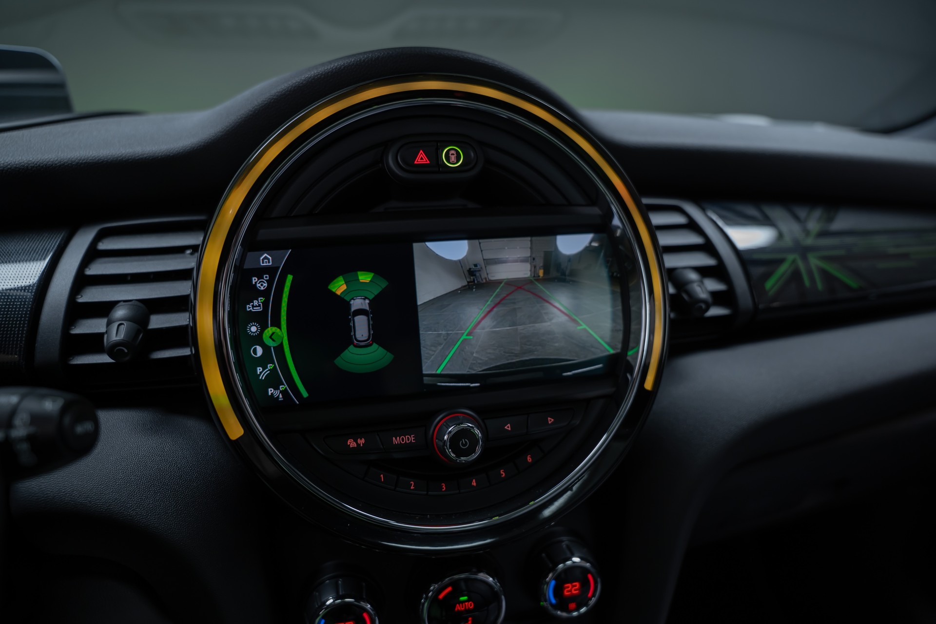 MINI Mini Cooper S SDKG / CH-Fahrzeug / Panorama / Rückfahrkamera-image-22