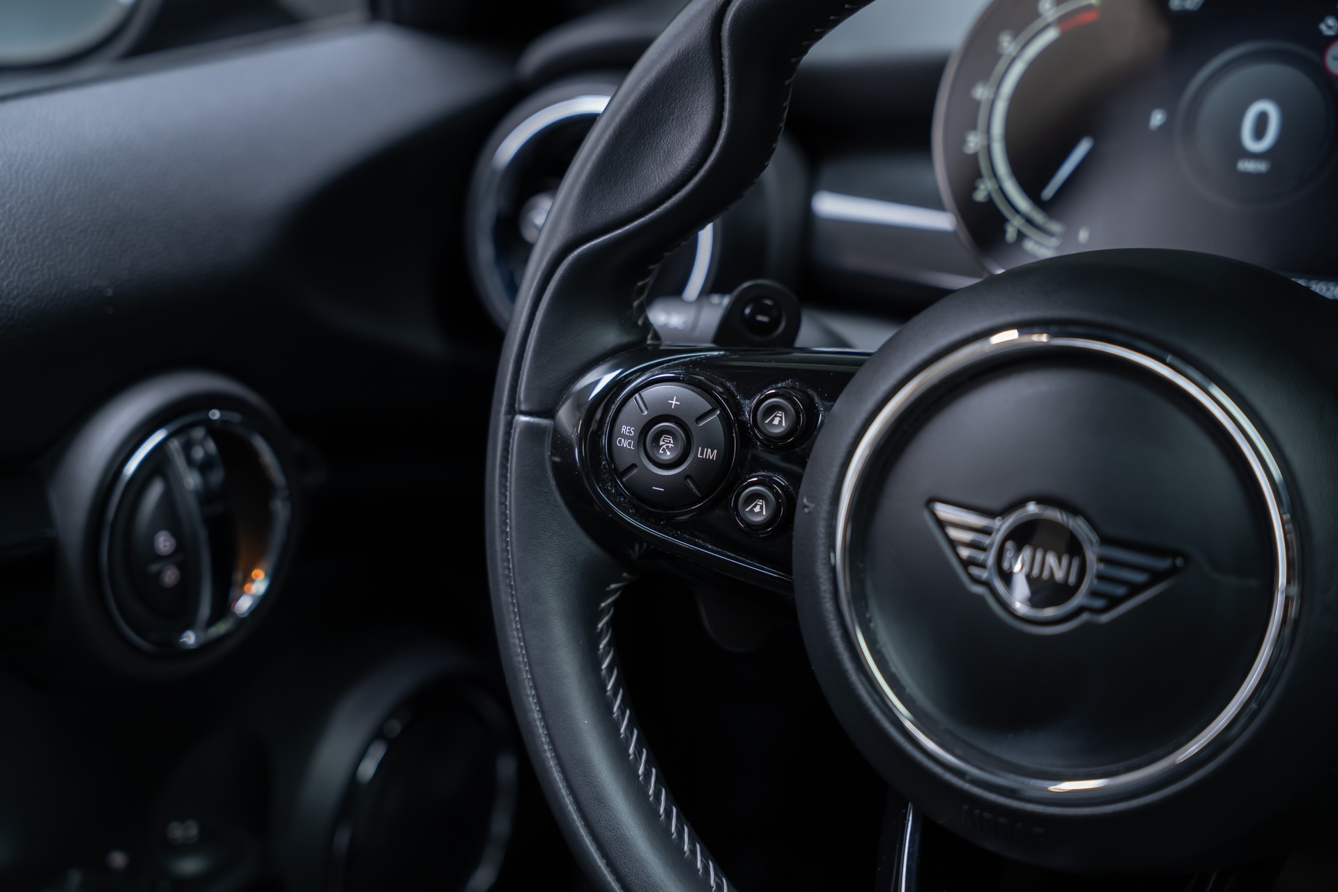 MINI Mini Cooper S SDKG / CH-Fahrzeug / Panorama / Rückfahrkamera-image-18