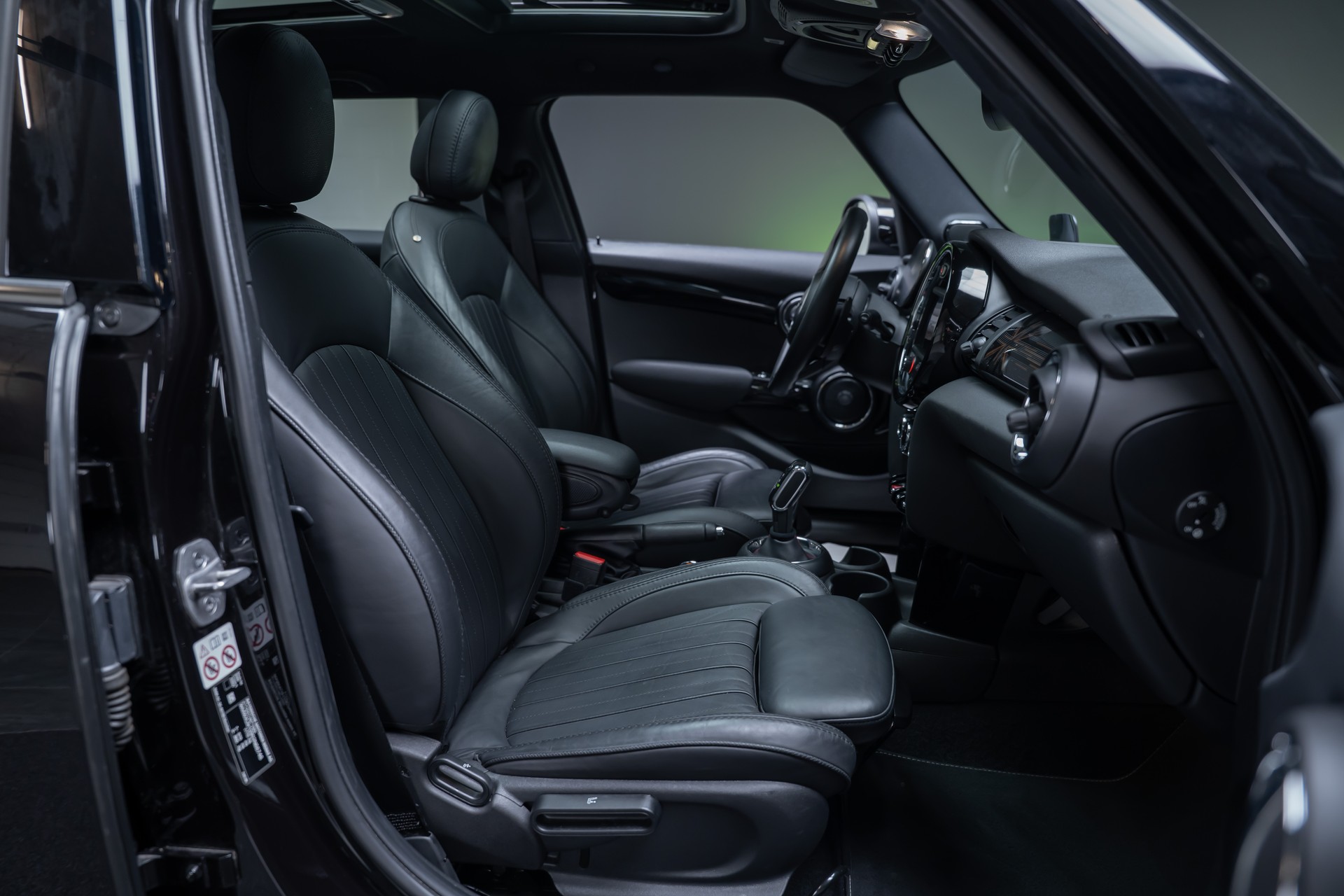 MINI Mini Cooper S SDKG / CH-Fahrzeug / Panorama / Rückfahrkamera-image-29