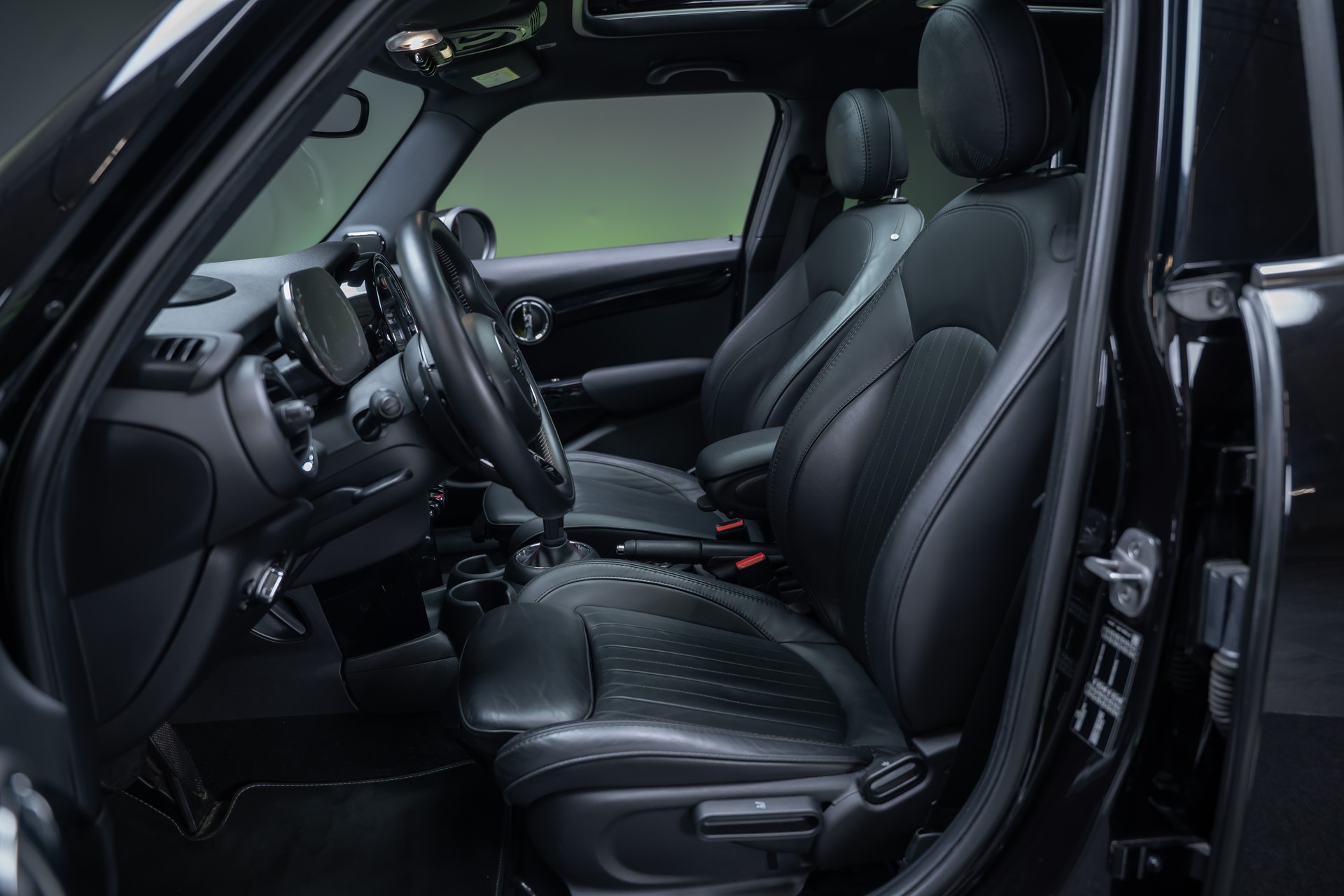 MINI Mini Cooper S SDKG / CH-Fahrzeug / Panorama / Rückfahrkamera-image-12