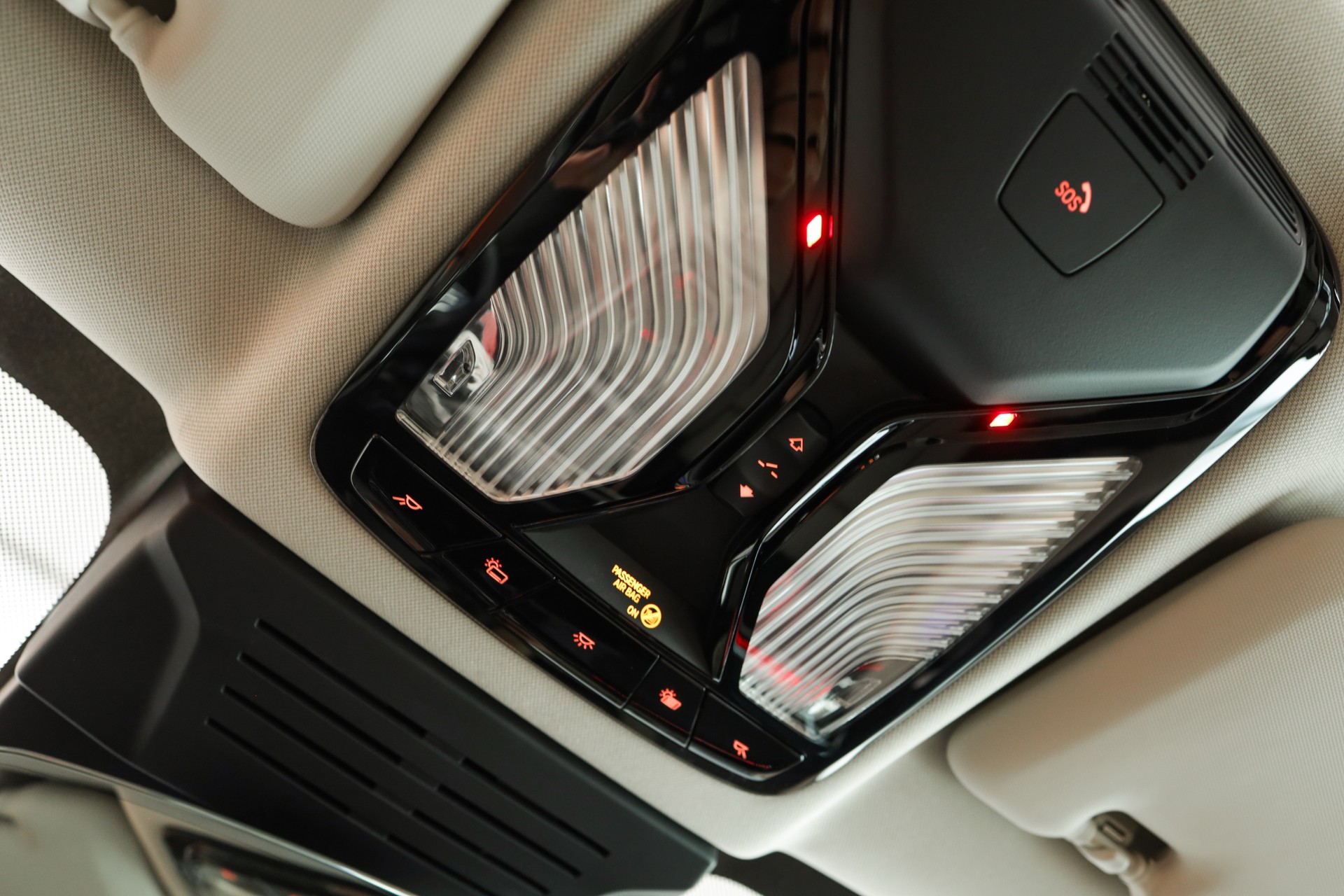 BMW X7 xDrive 48V 40d • Aventurinrot III • Individual Merino Elfenbeinweiss • Véhicule suisse-image-29