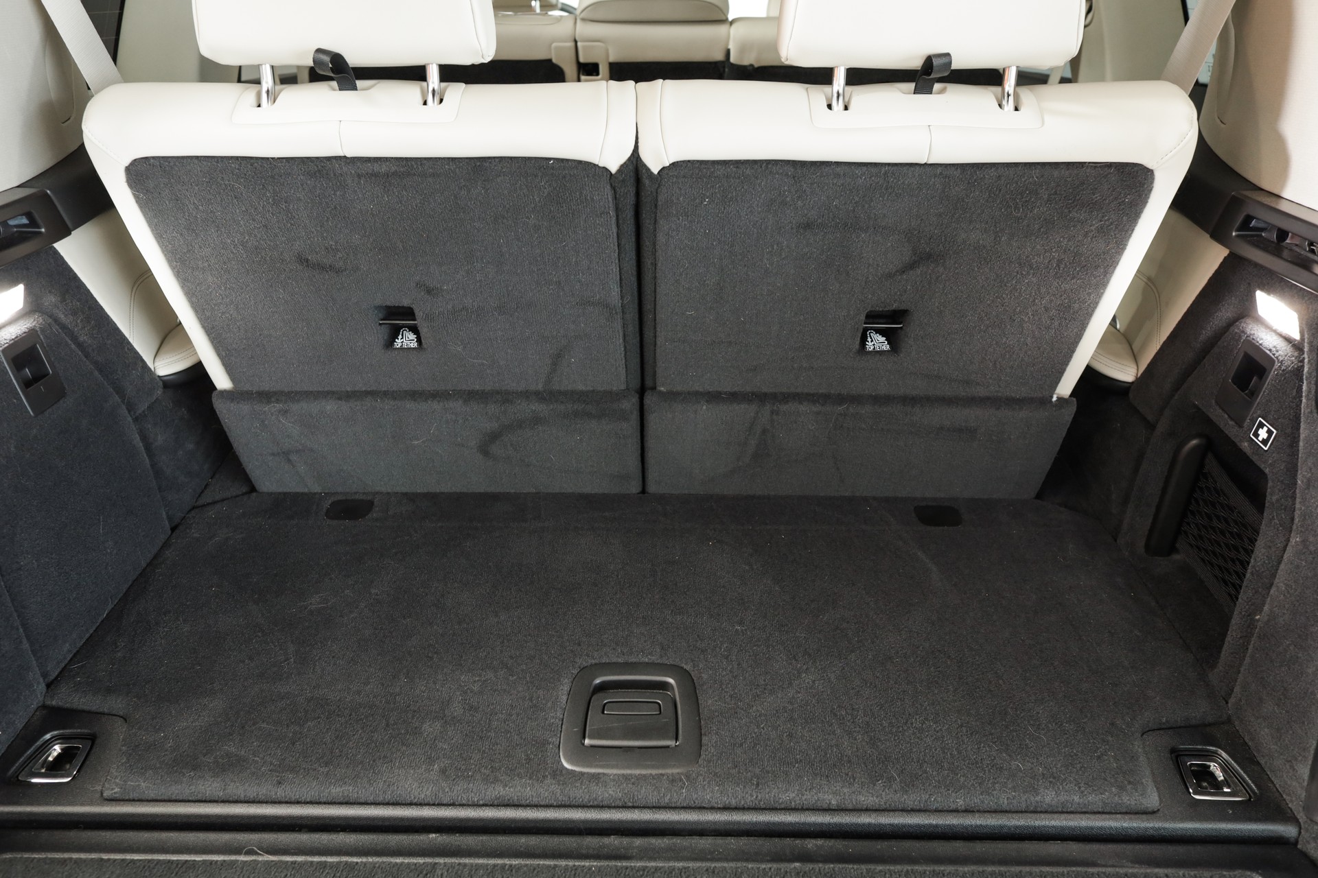 BMW X7 xDrive 48V 40d • Aventurinrot III • Individual Merino Elfenbeinweiss • Véhicule suisse-image-35