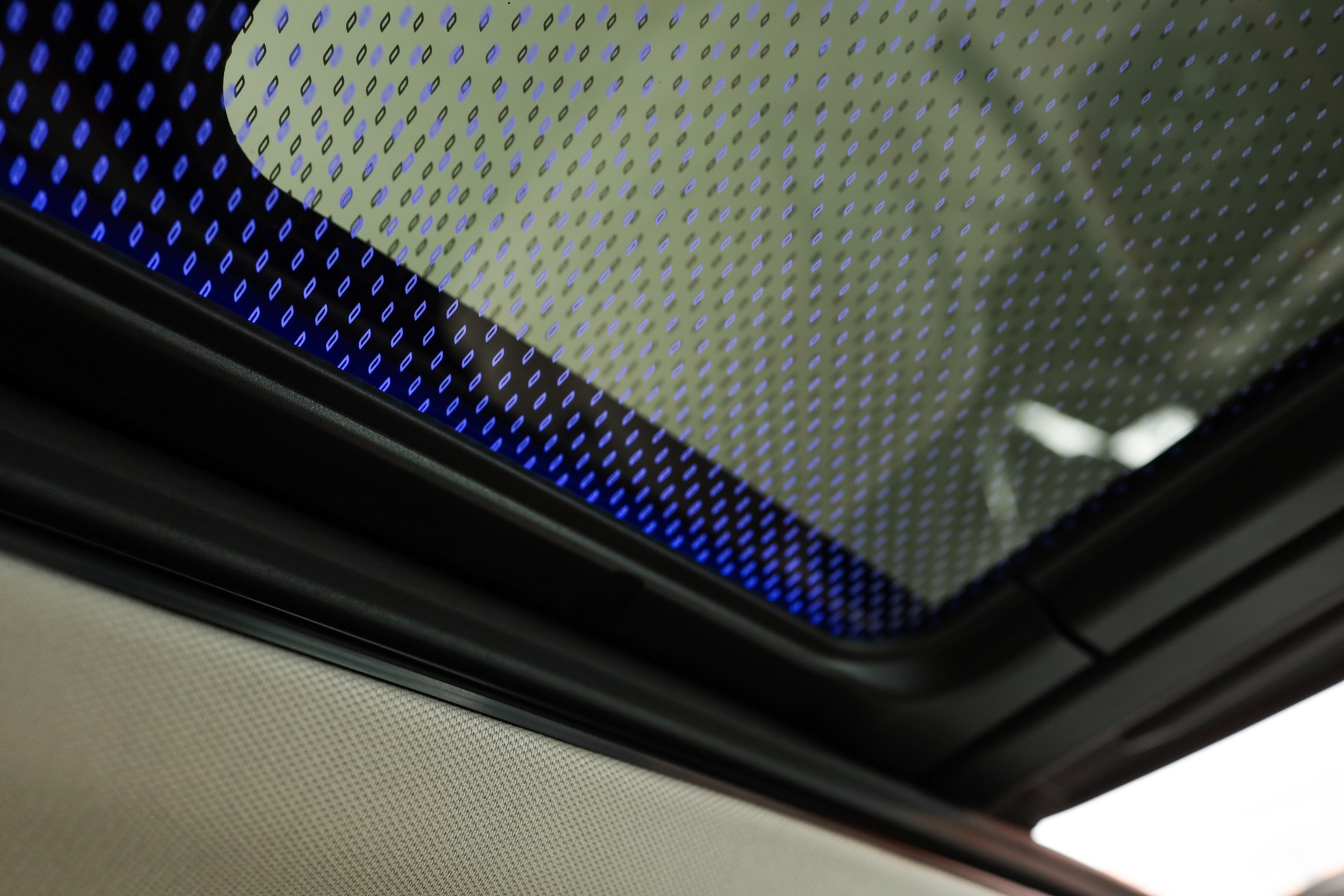 BMW X7 xDrive 48V 40d • Aventurinrot III • Individual Merino Elfenbeinweiss • Véhicule suisse-image-22