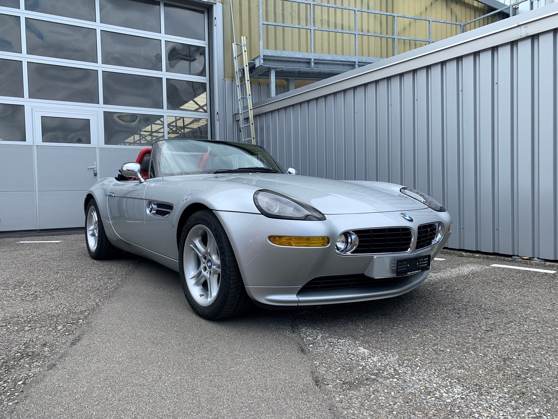 BMW Z8 Roadster-image-2