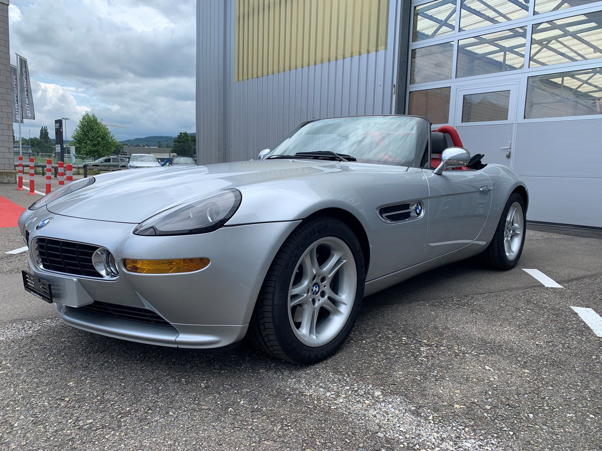 BMW Z8 Roadster-image-1
