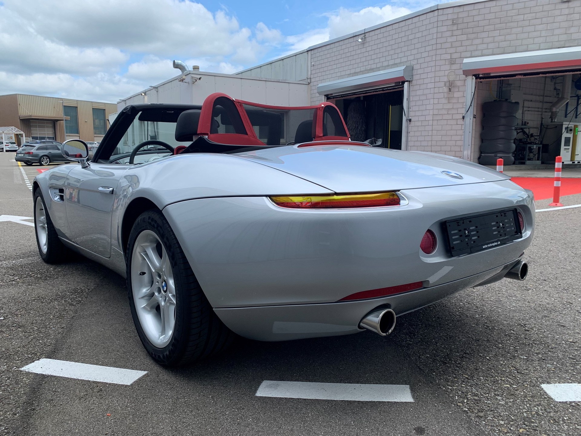 BMW Z8 Roadster-image-5