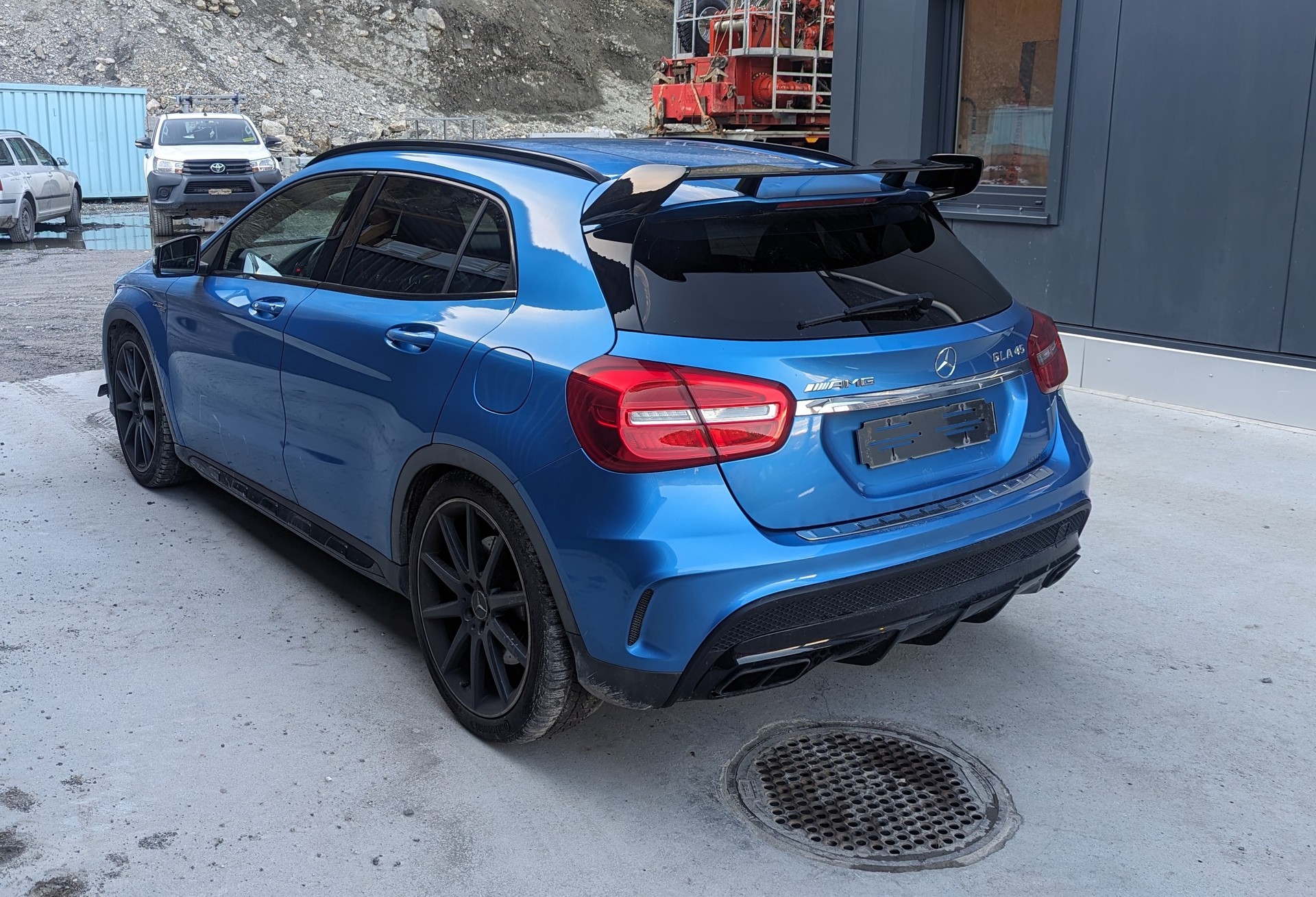 MERCEDES-BENZ GLA 45 AMG 4Matic 7G-DCT-image-4