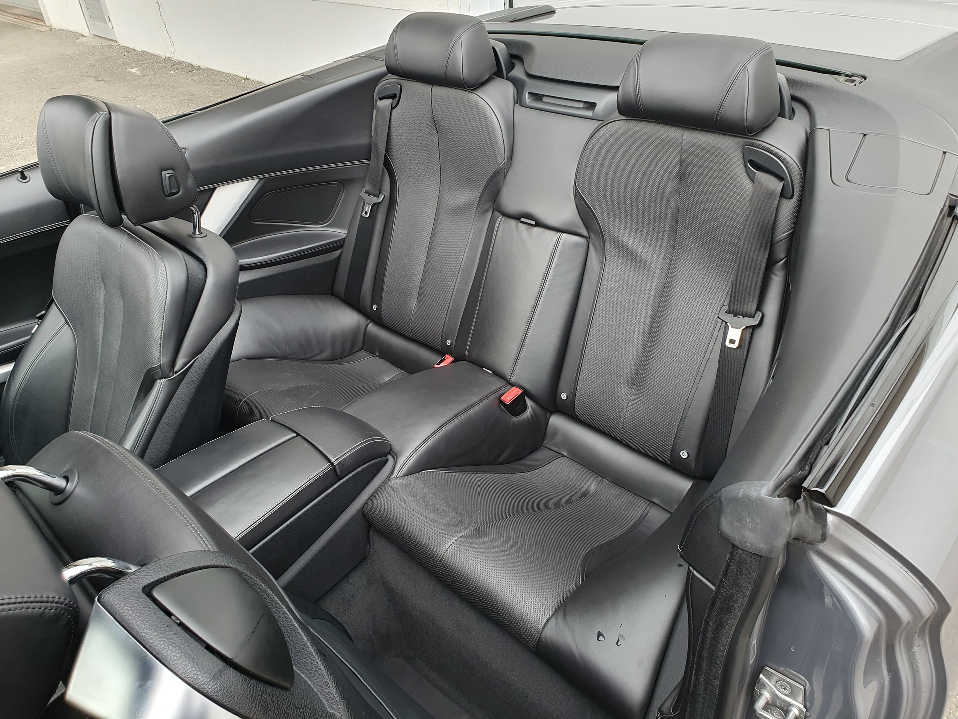 BMW 650i Cabrio-image-6
