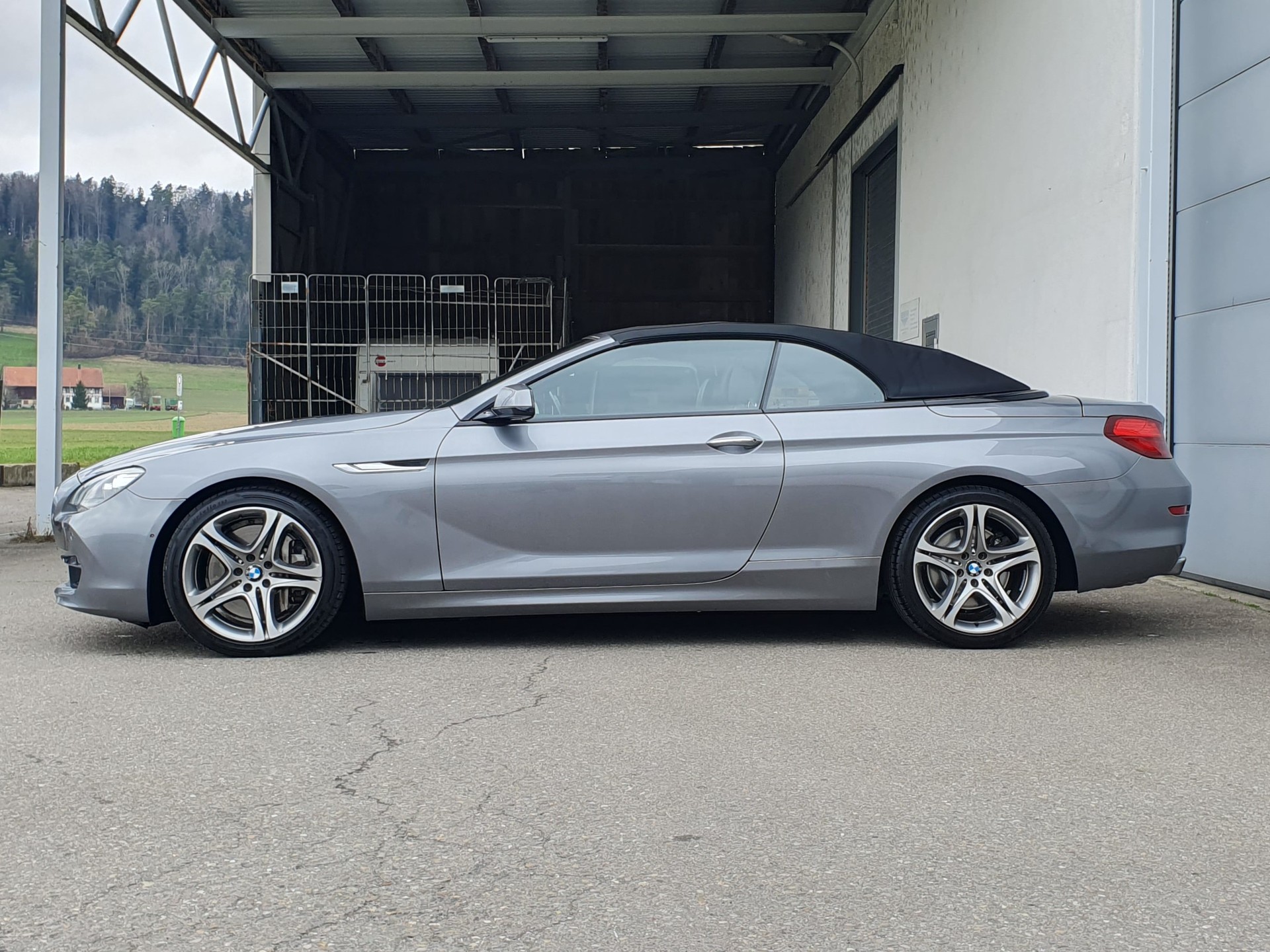 BMW 650i Cabrio-image-1